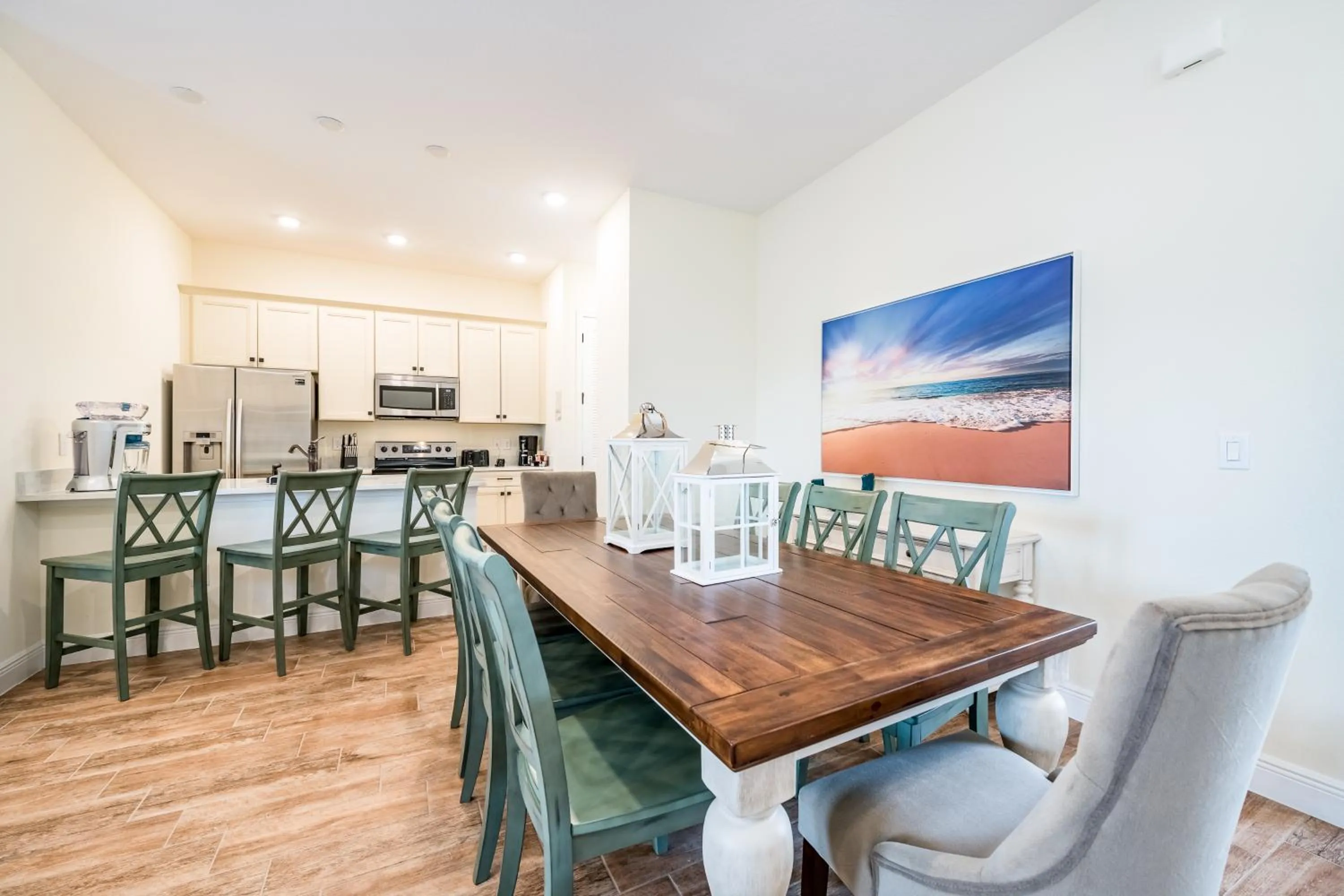 Dining area in Margaritaville Cottages Orlando by Rentyl with H2O Waterpark