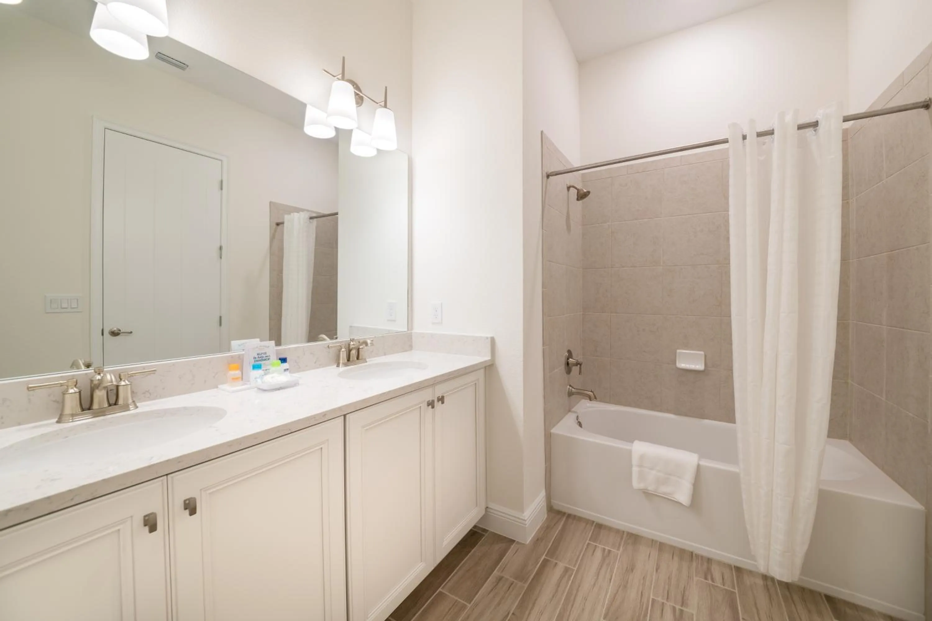 Shower in Margaritaville Cottages Orlando by Rentyl with H2O Waterpark