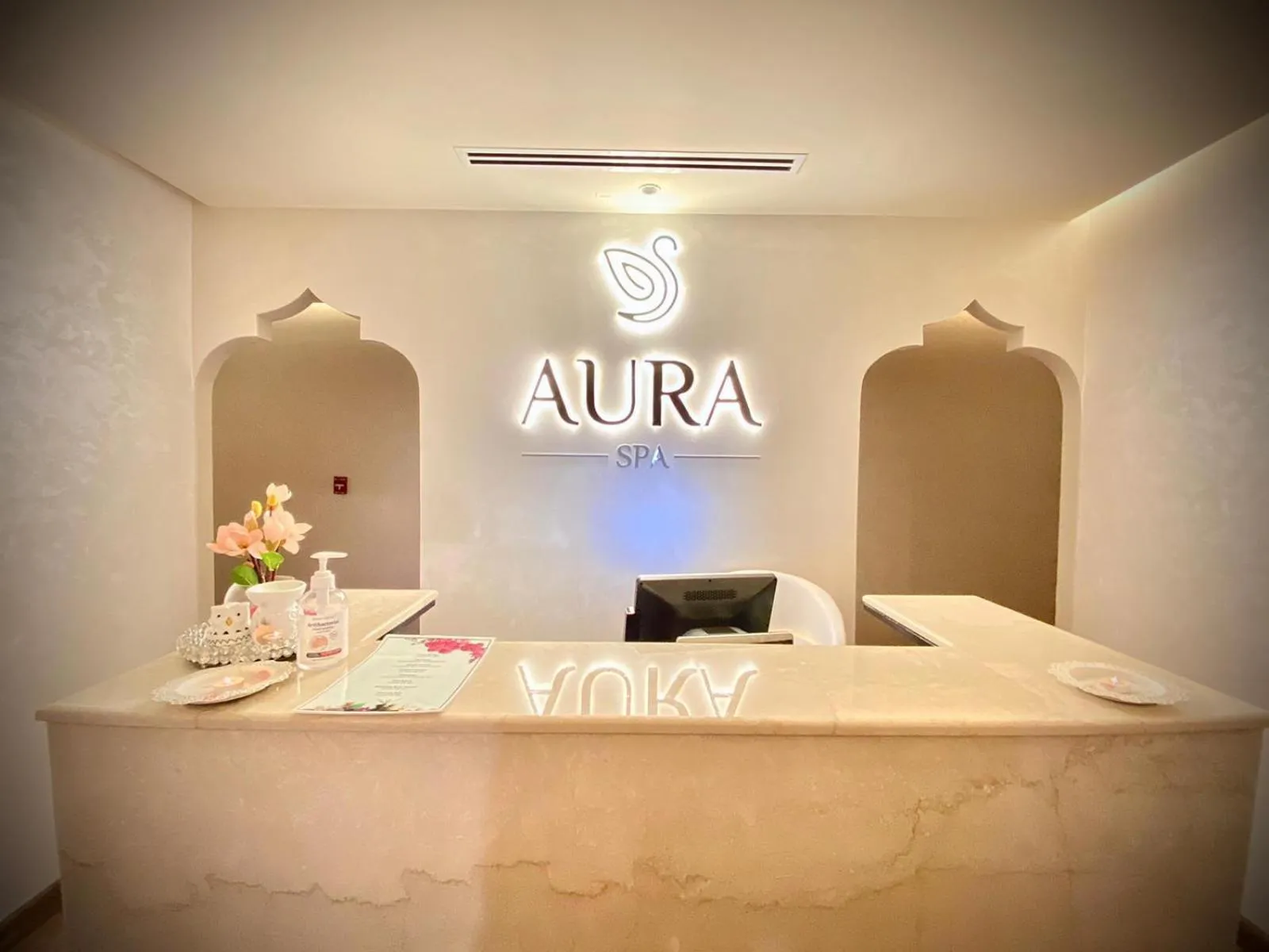 Hot Tub in Magnum Hotel & Suites West Bay