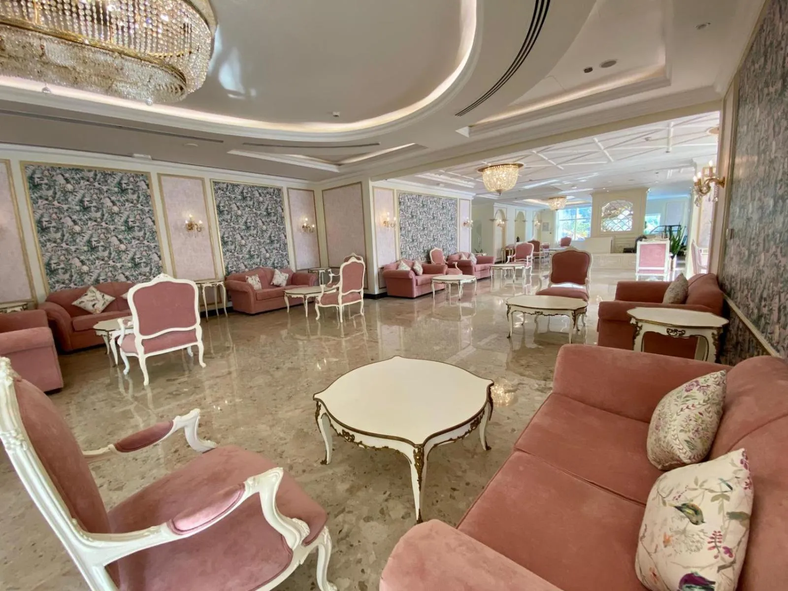 Lobby or reception in Magnum Hotel & Suites West Bay