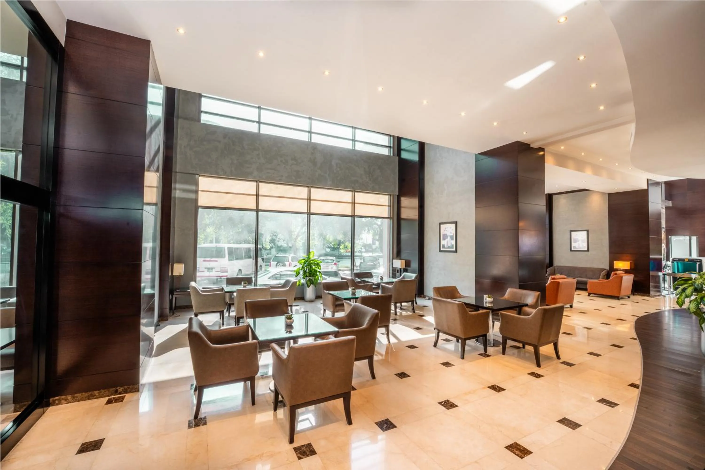 Restaurant/places to eat in Millennium Central Doha