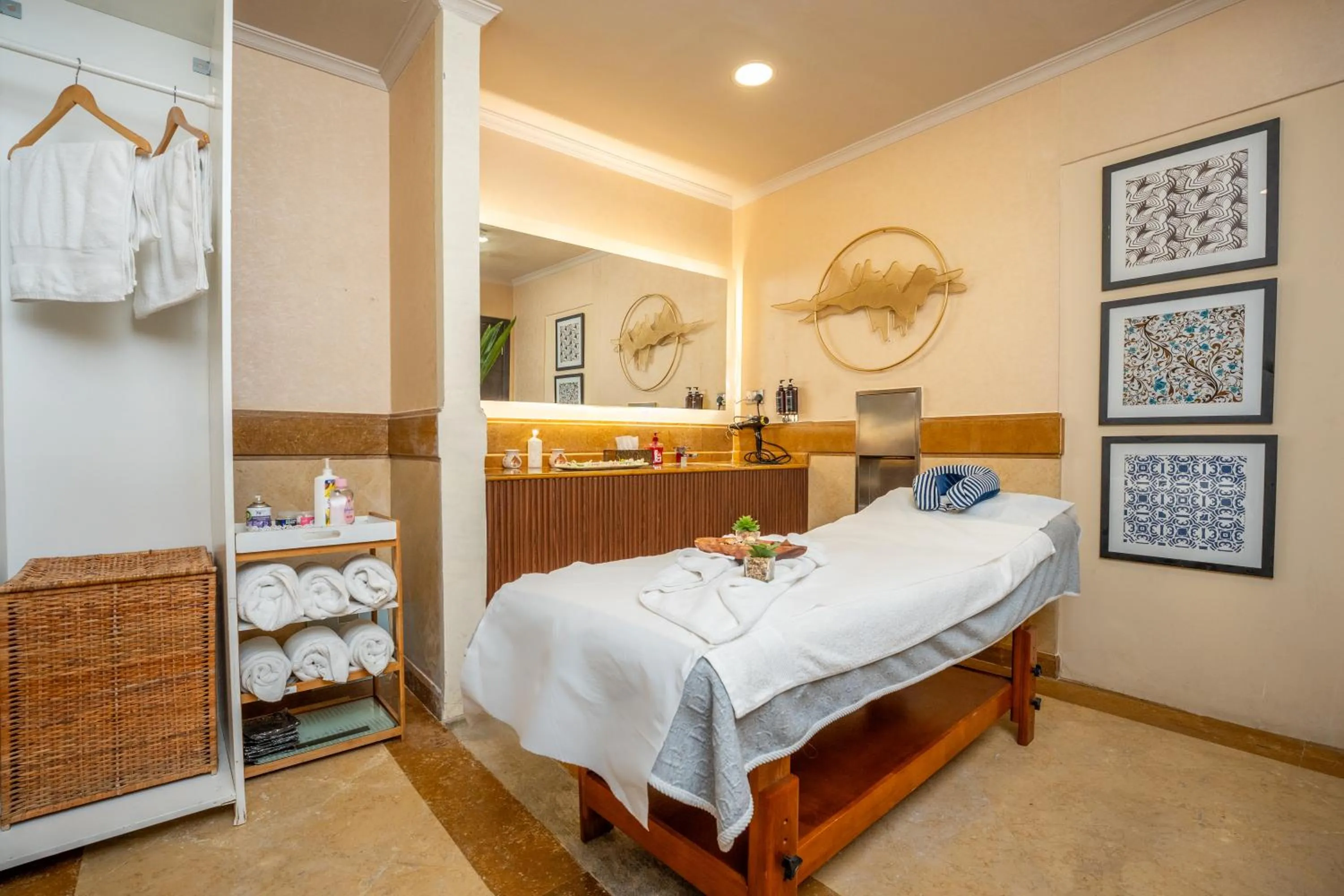 Spa and wellness centre/facilities, Bed in Millennium Central Doha