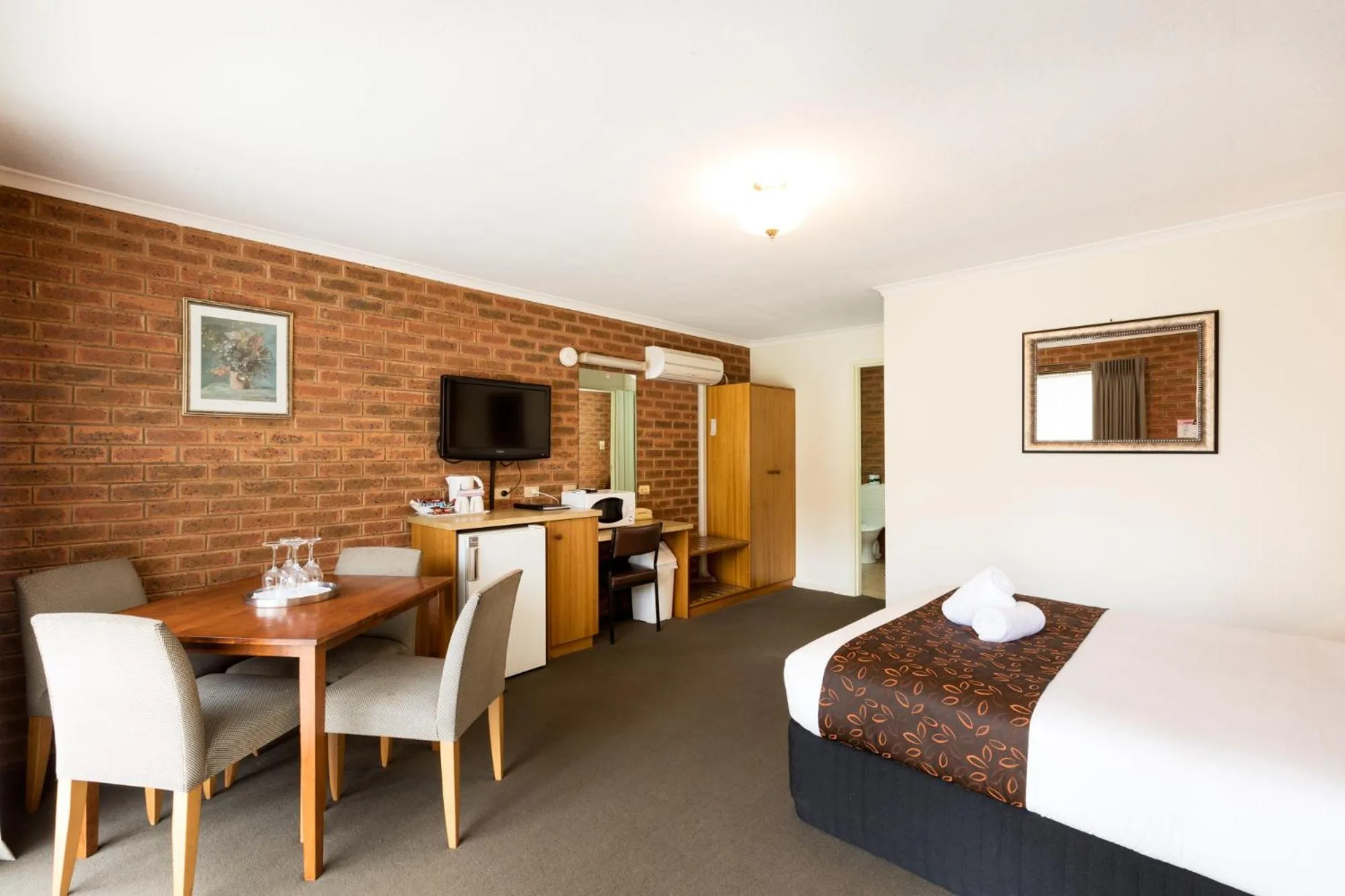 Bed in Advance Motel