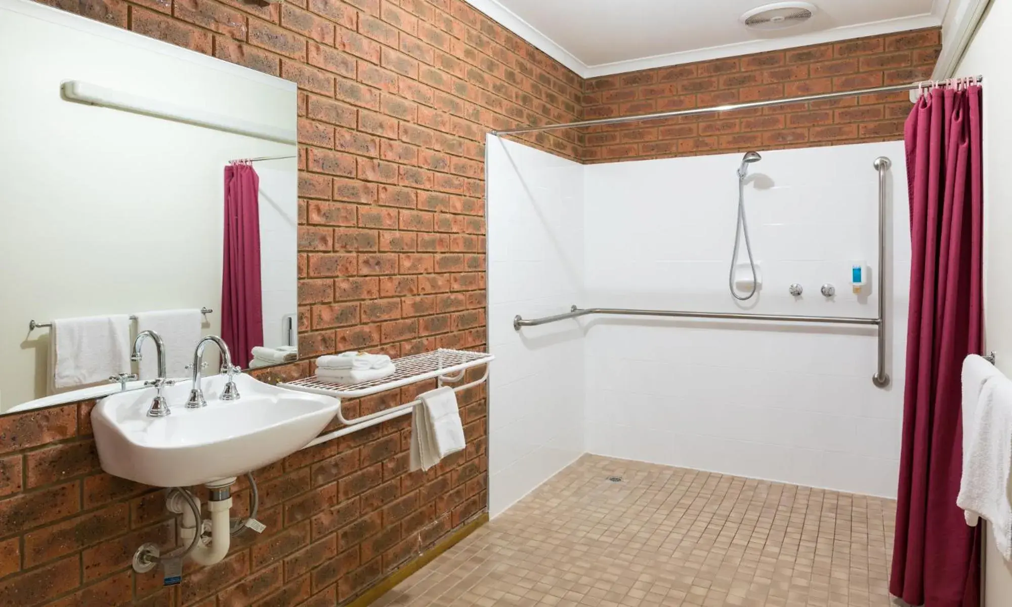 Queen Room - Disability Access in Advance Motel Queen Room - Disability Access in Advance Motel