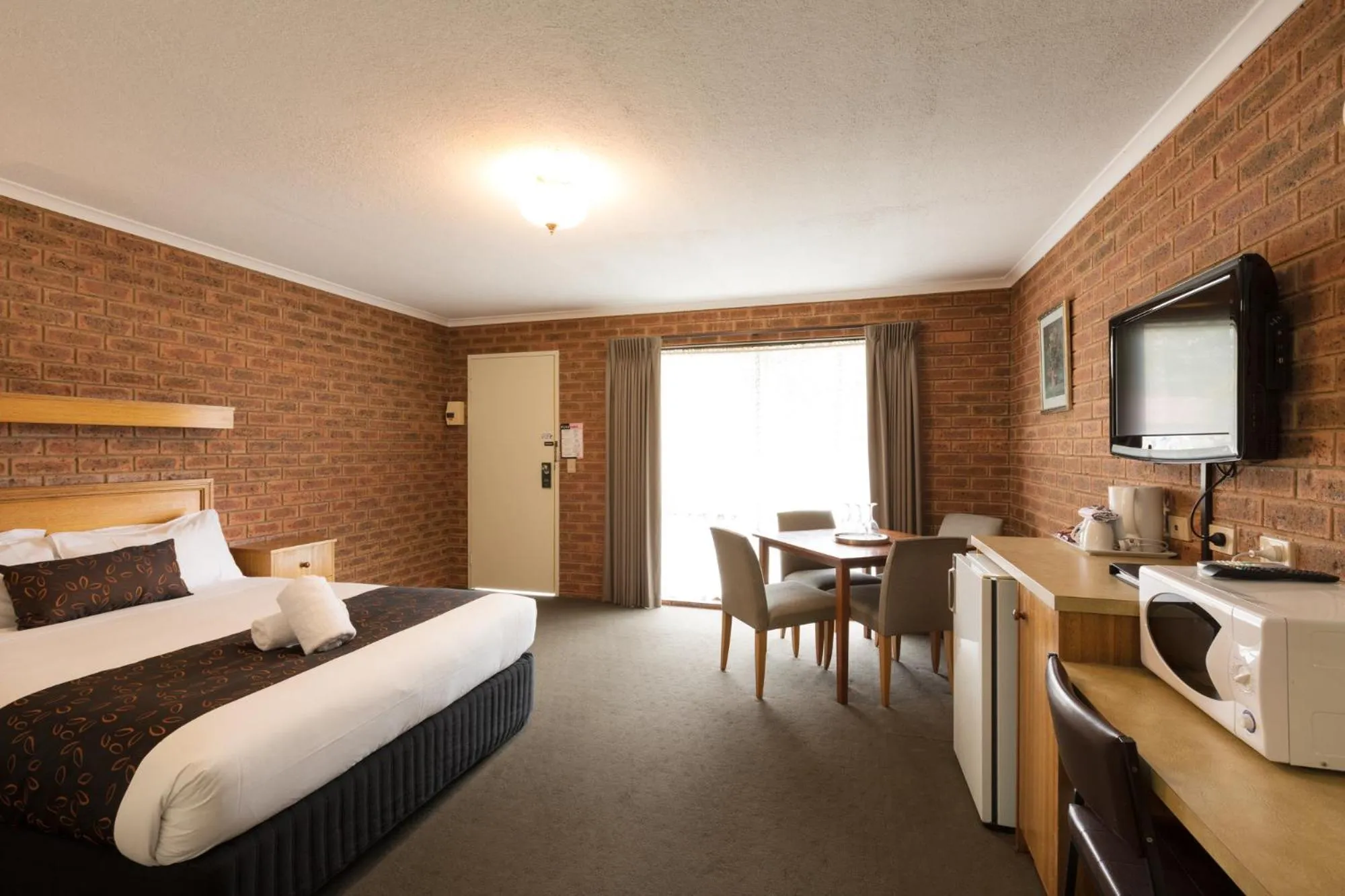 Bed in Advance Motel