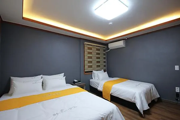 Bedroom, Bed in Business Hotel Busan Station