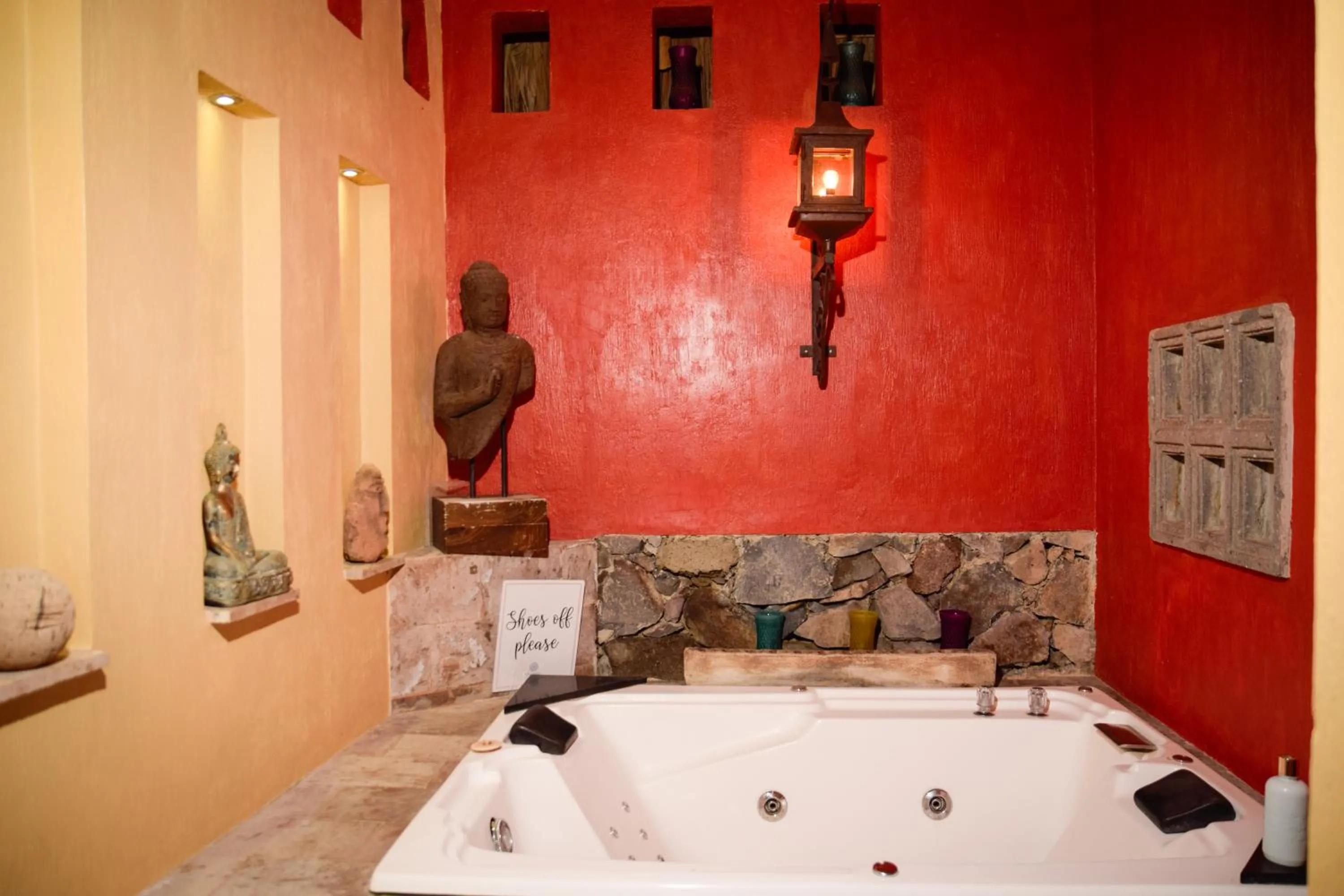 Hot Tub in Casa Miura Hotel Boutique