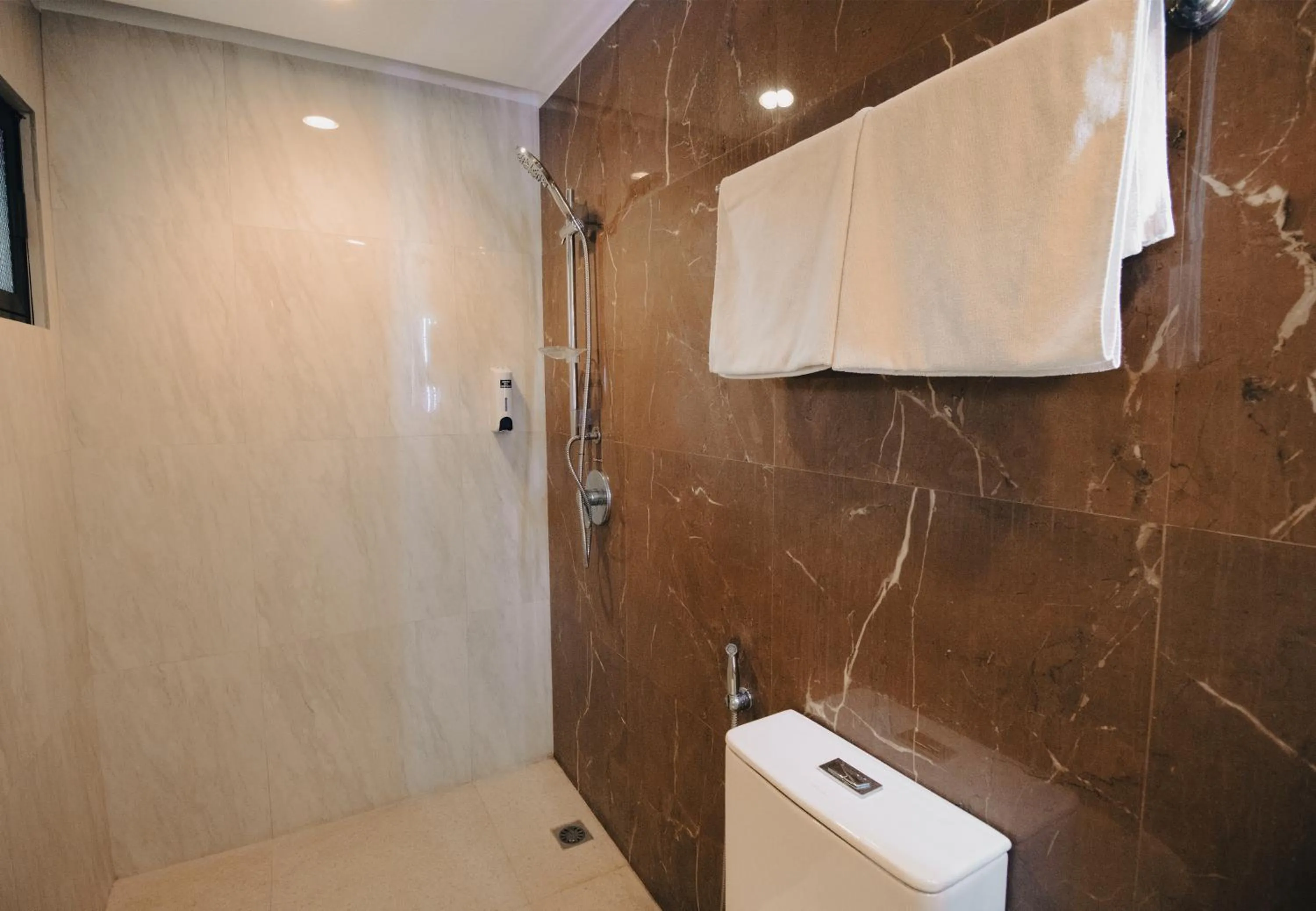 Bathroom in Hotel Ava Gil Puyat