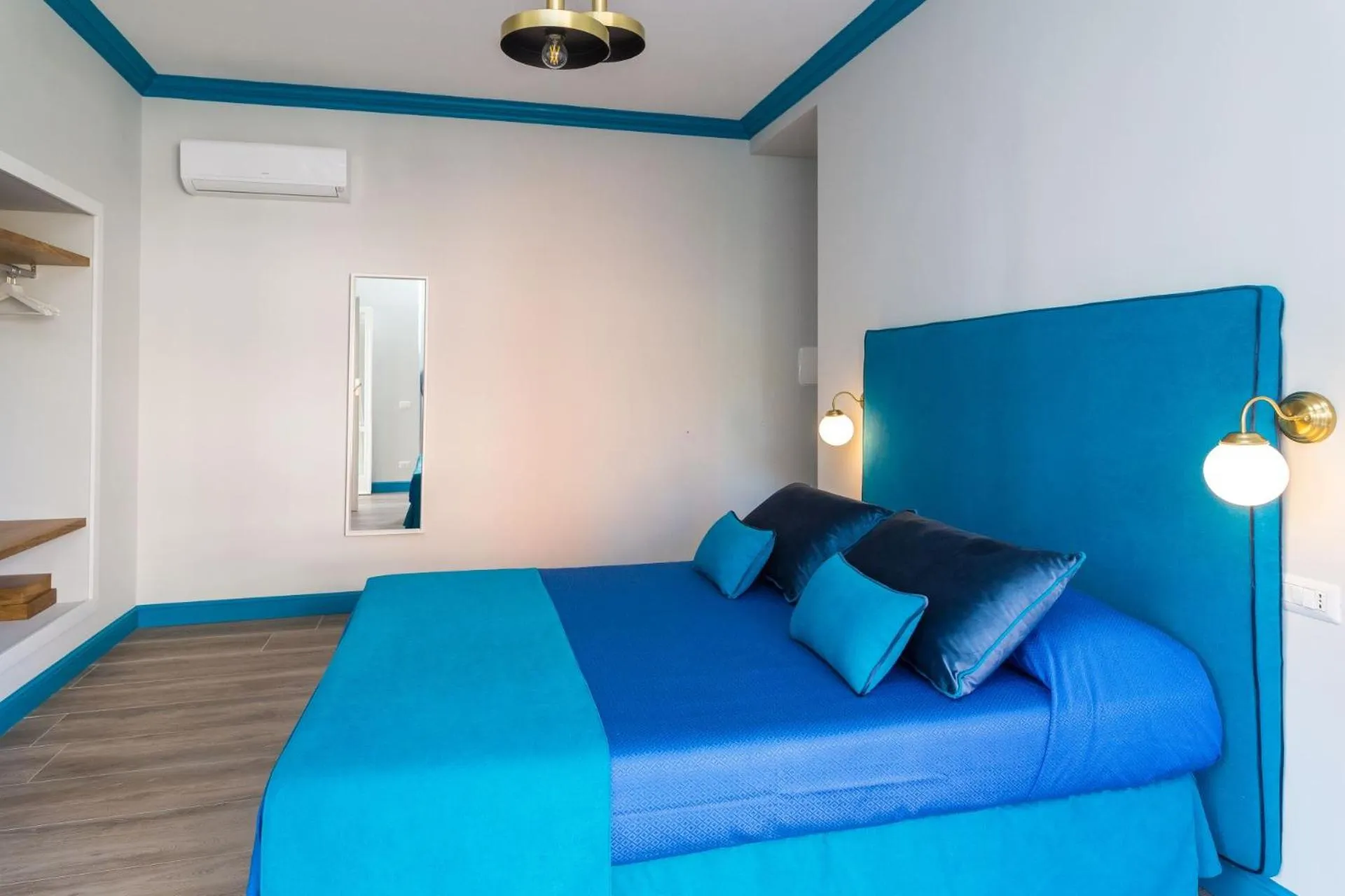 Bed in Sorrento Pool&Suites