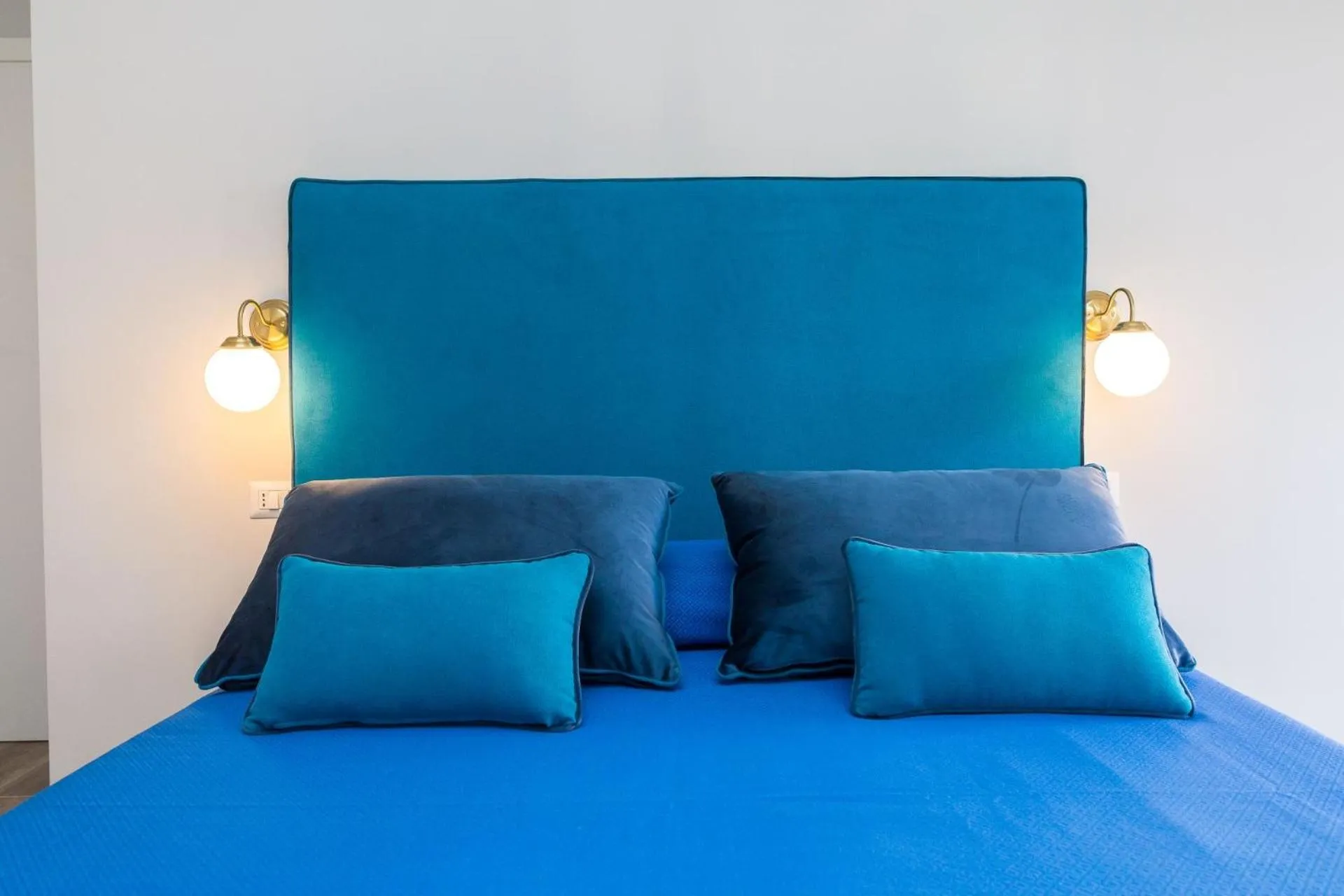 Bed in Sorrento Pool&Suites