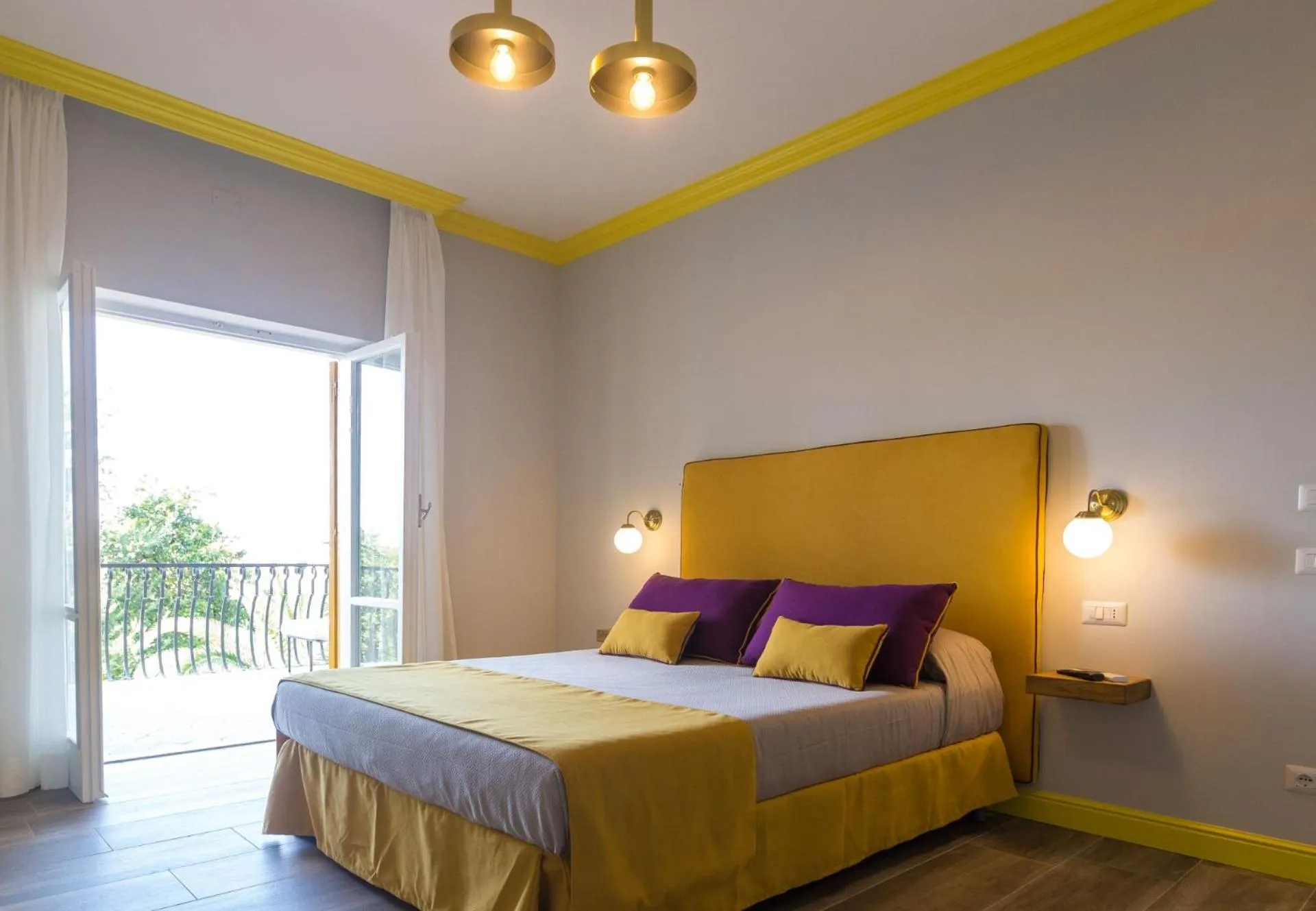 Bed in Sorrento Pool&Suites