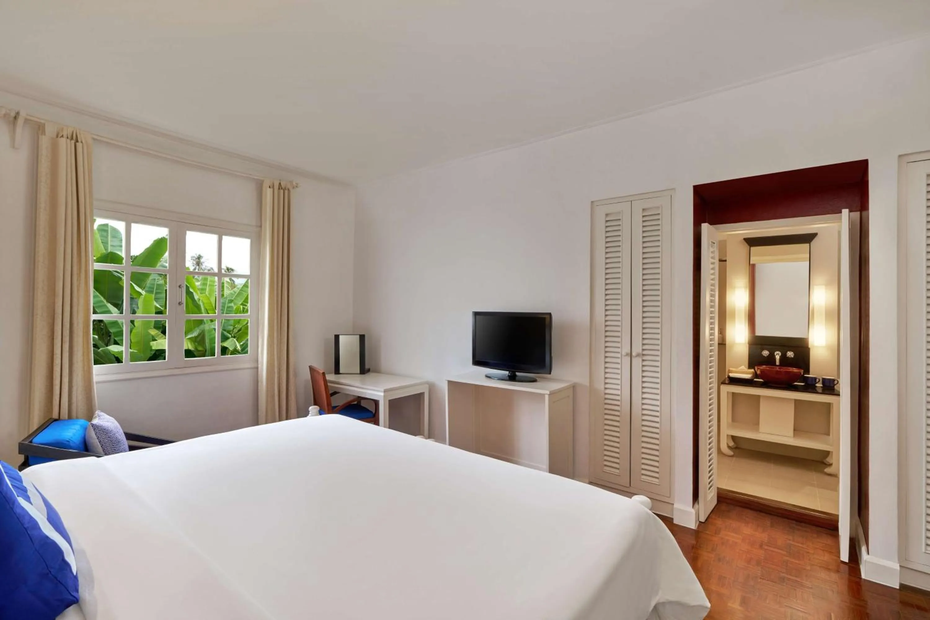 Business facilities, Bed in Homm Souvannaphoum Luang Prabang, part of Banyan Group