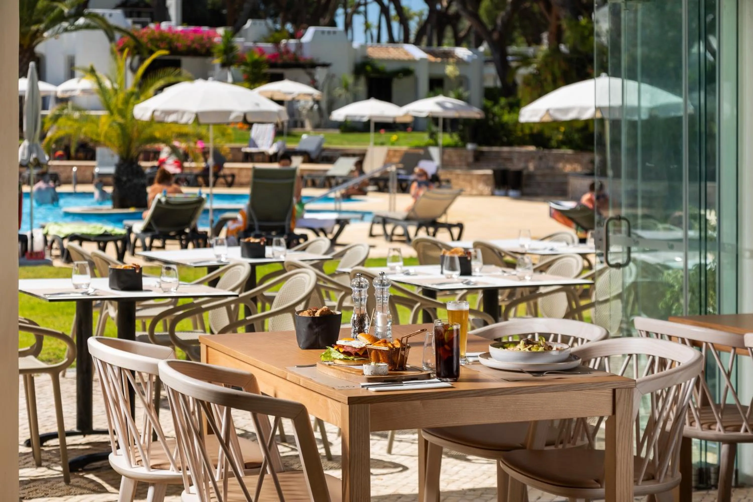 Restaurant/places to eat in Balaia Golf Village