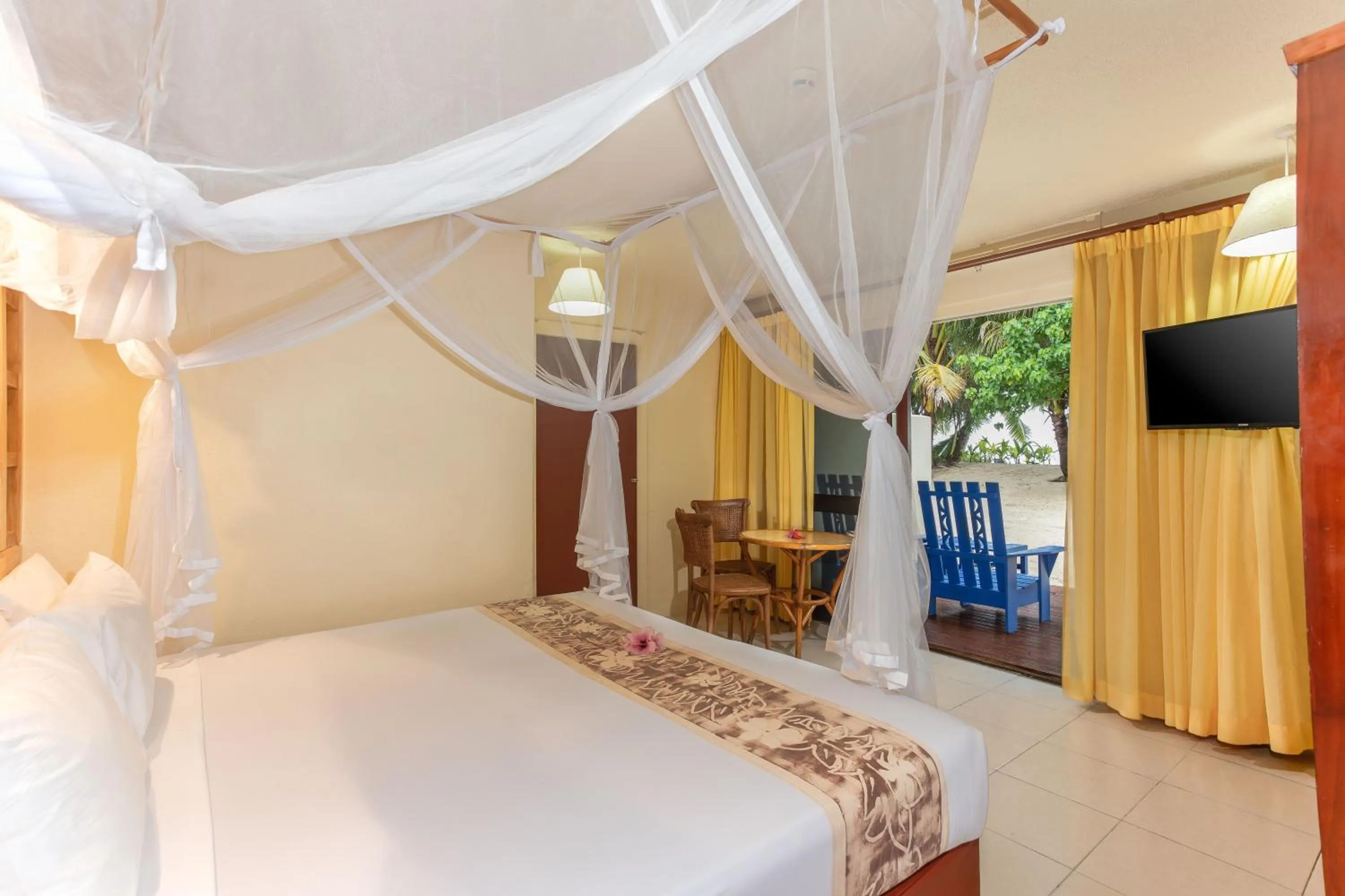 Bed in The Rarotongan Beach Resort & Lagoonarium