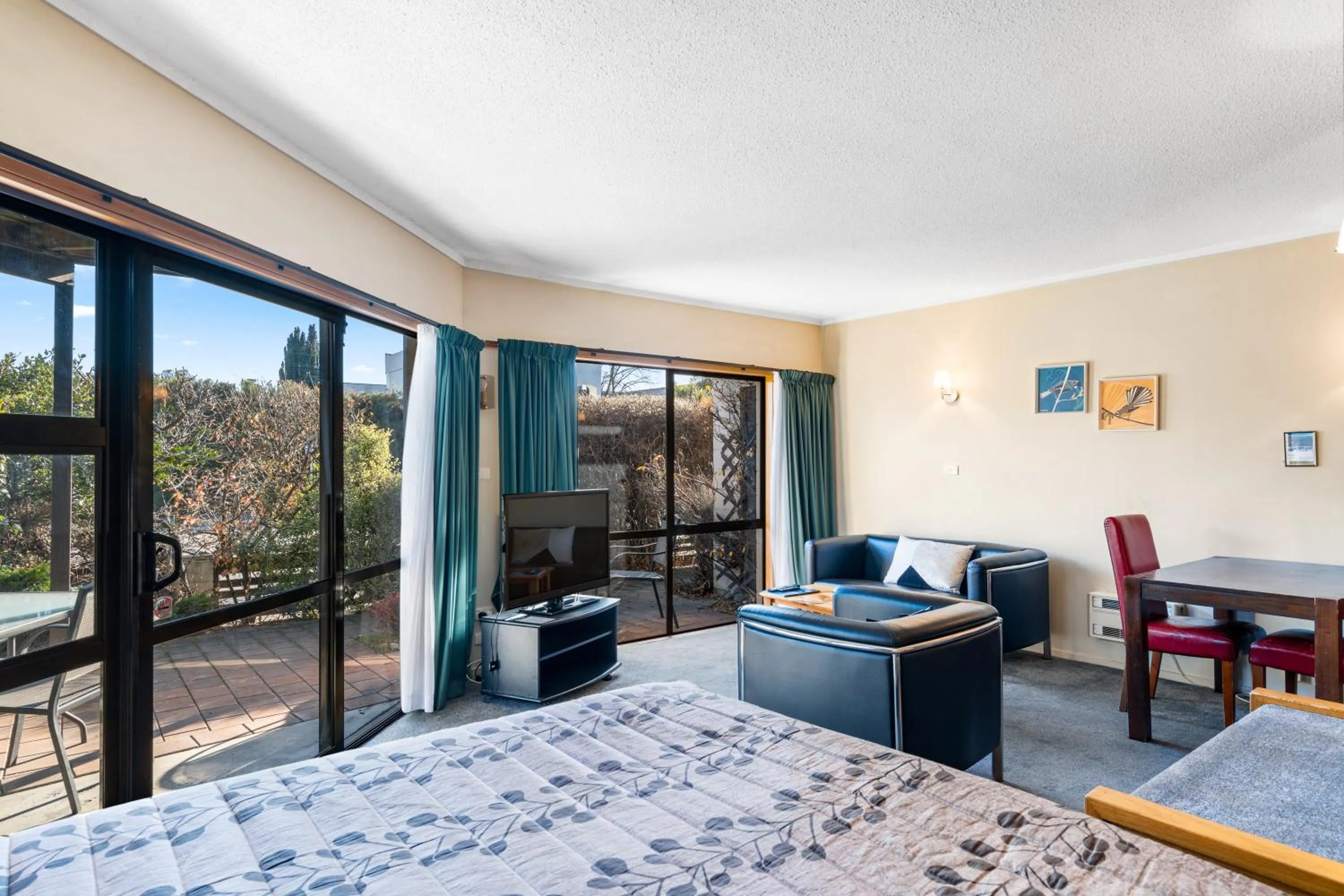 Bed in Aspiring Lodge Motel