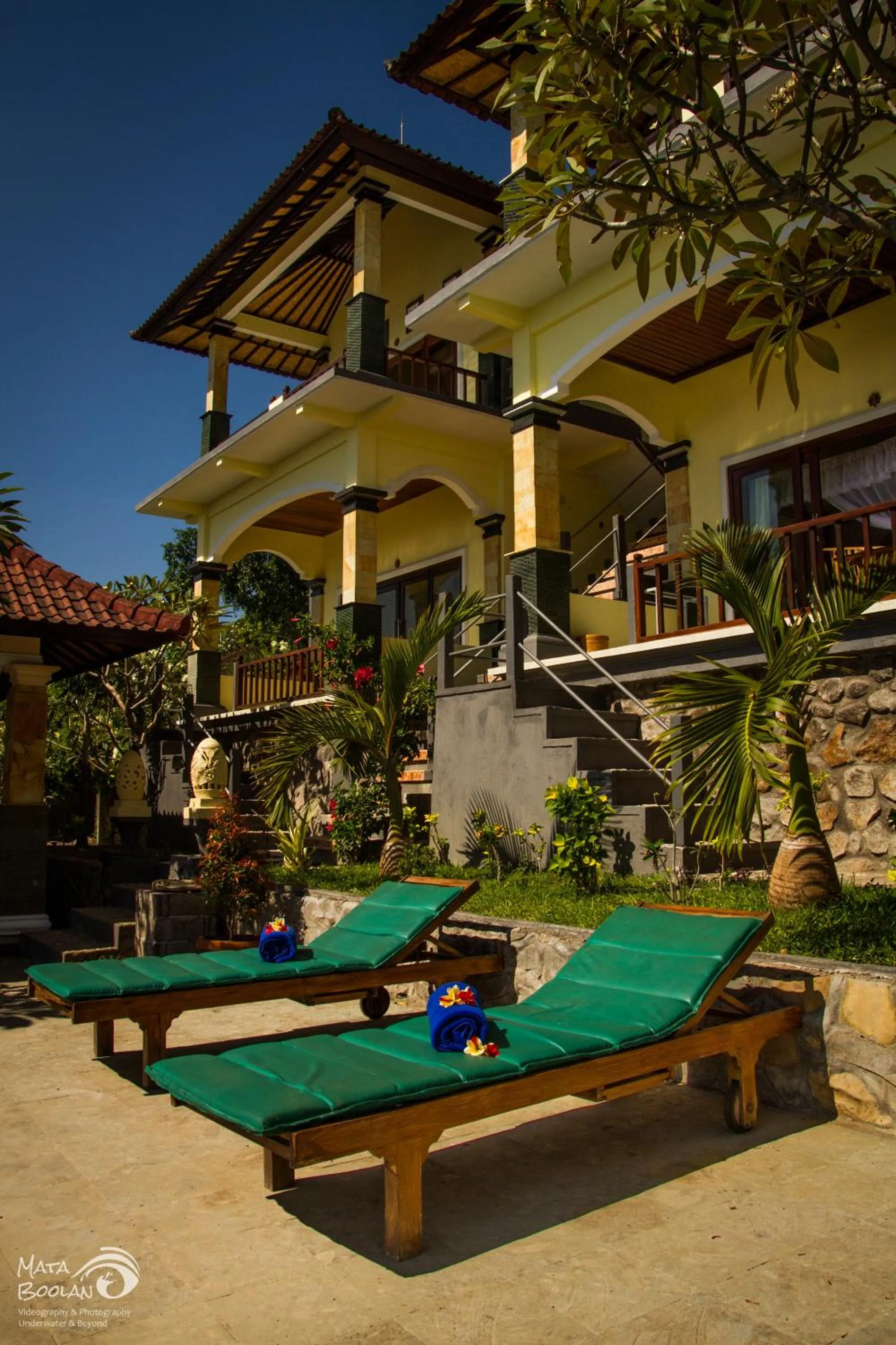 Photo of the whole room in Beten Waru Bungalow and Restaurant