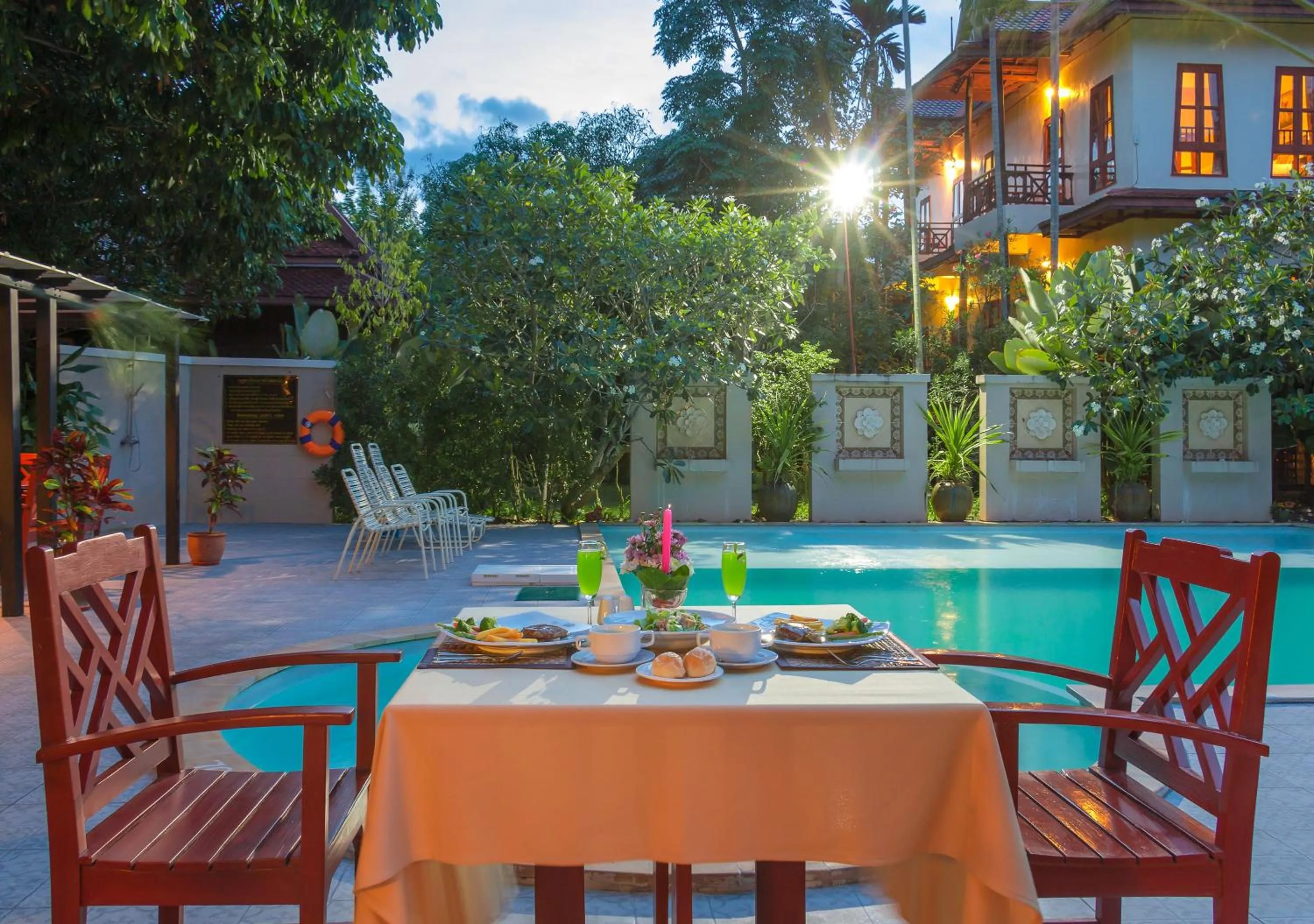 Food and drinks in Phuwanalee Resort