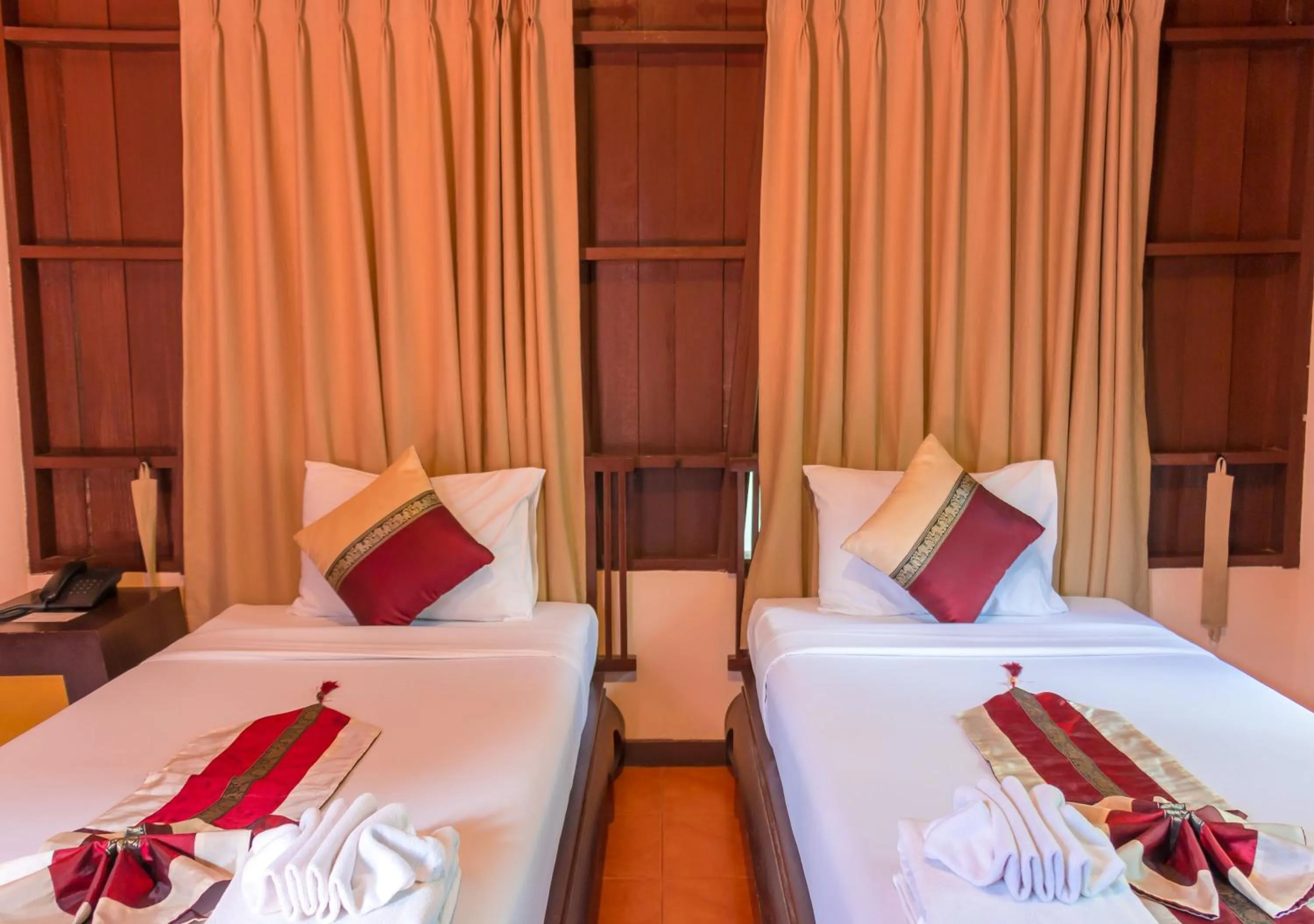 Bed in Phuwanalee Resort