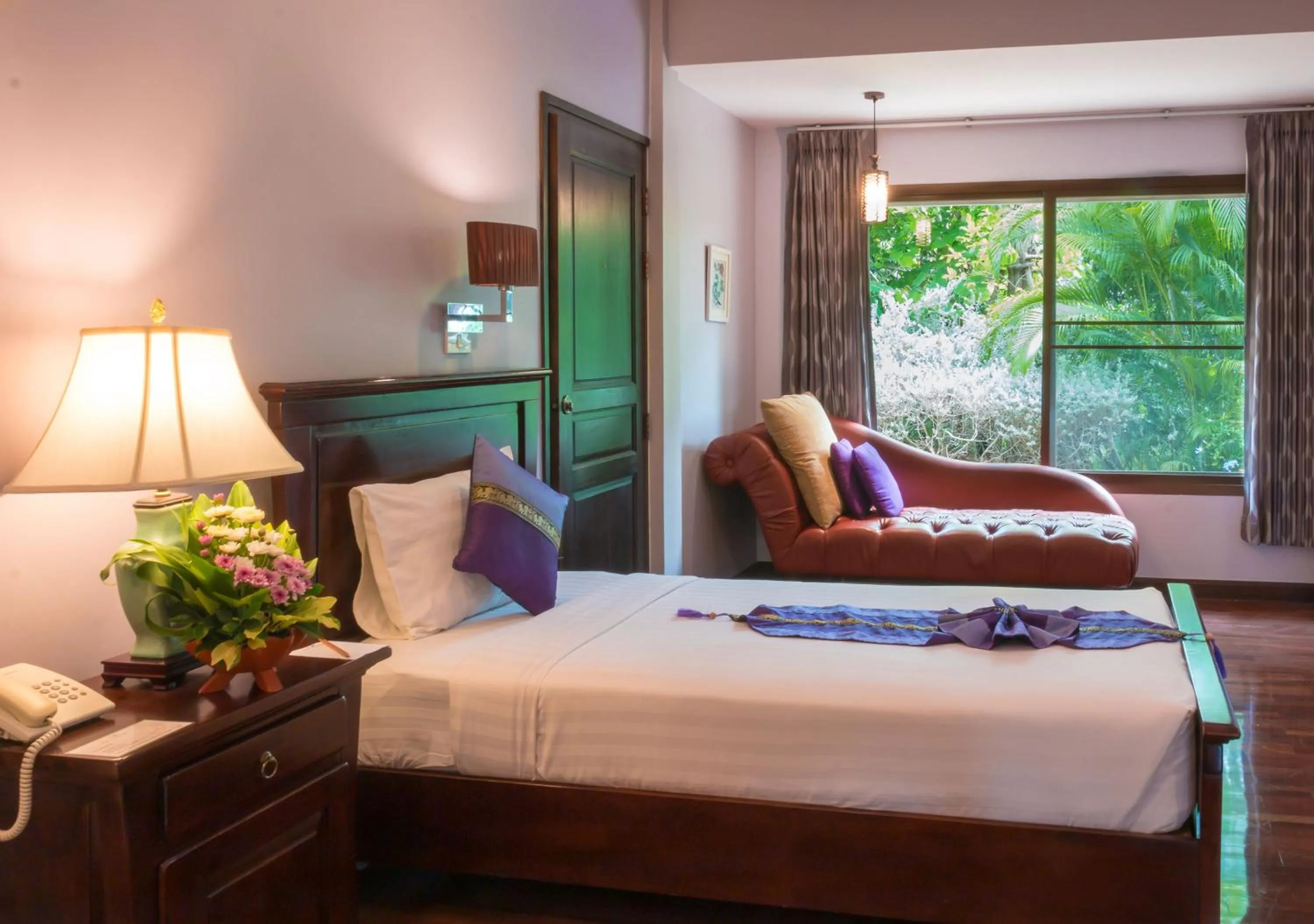 Photo of the whole room, Bed in Phuwanalee Resort