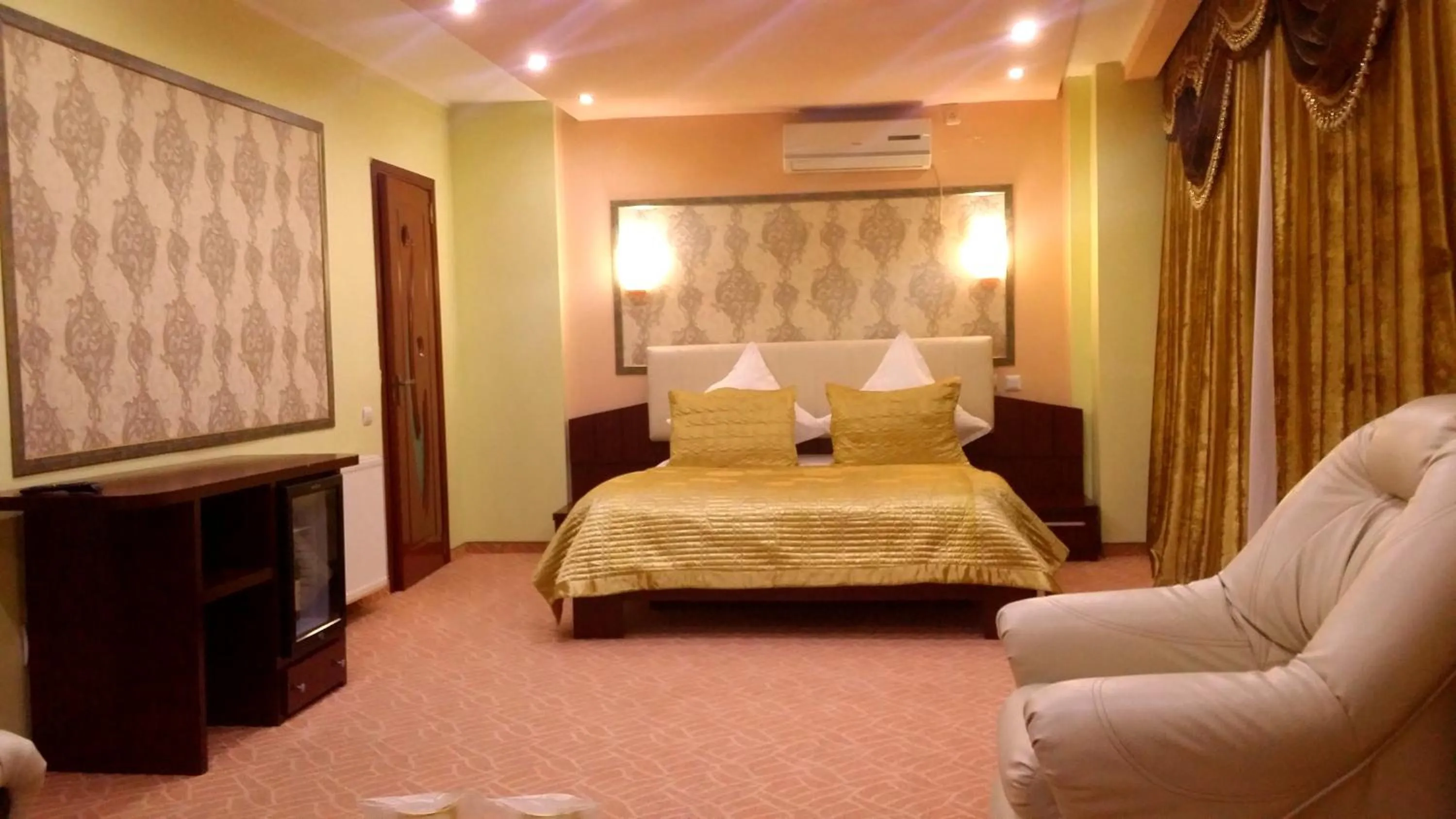 Bed in Byblov Rooms Boutique