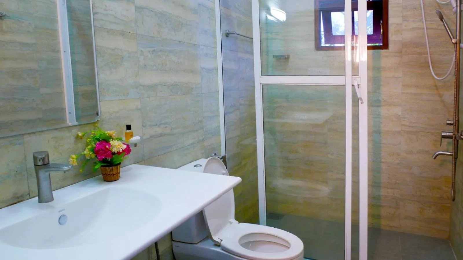 Shower in Ella, Nine Arch Holiday Resort