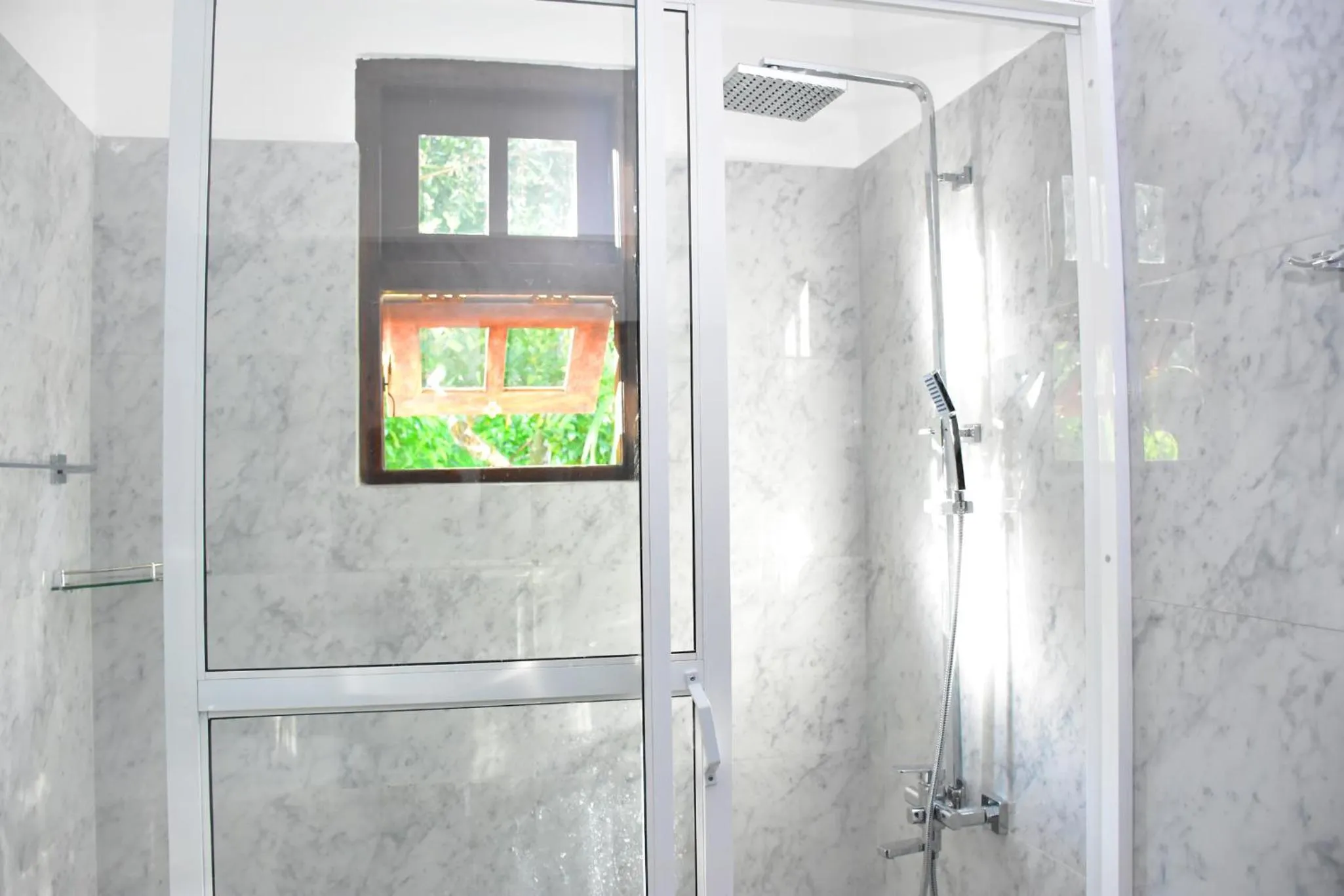 Shower in Ella, Nine Arch Holiday Resort