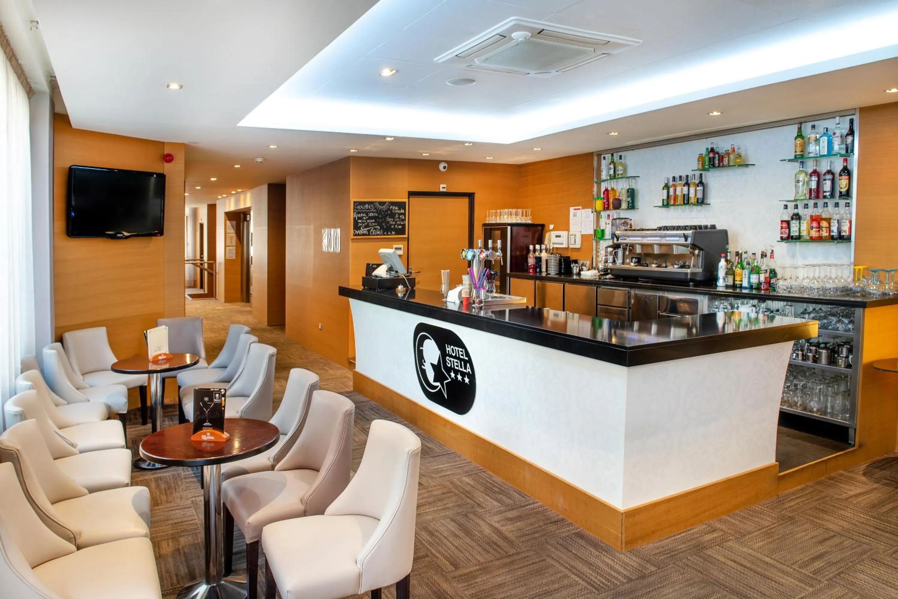 Lounge or bar in Hôtel Stella