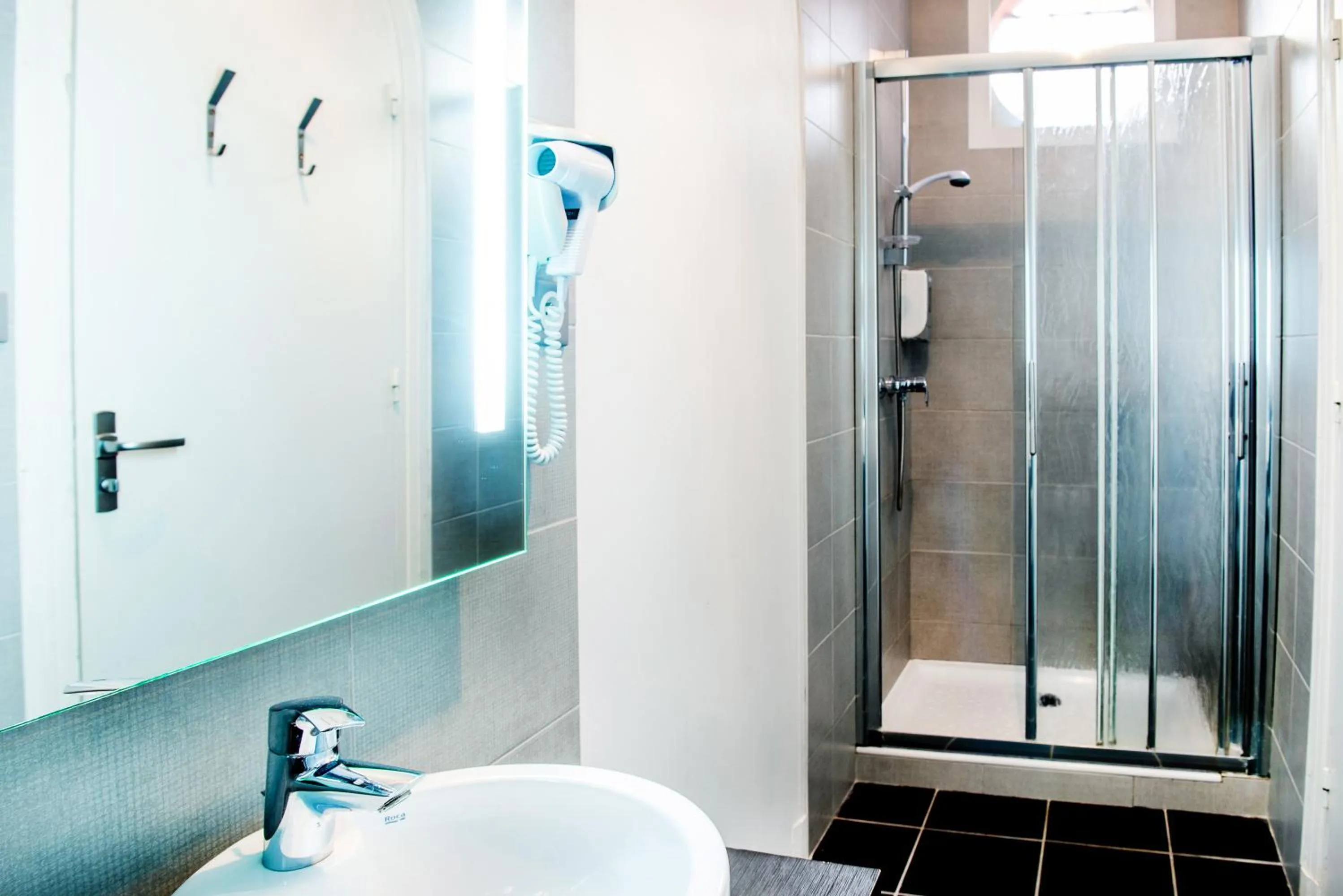 Shower in Hôtel Stella