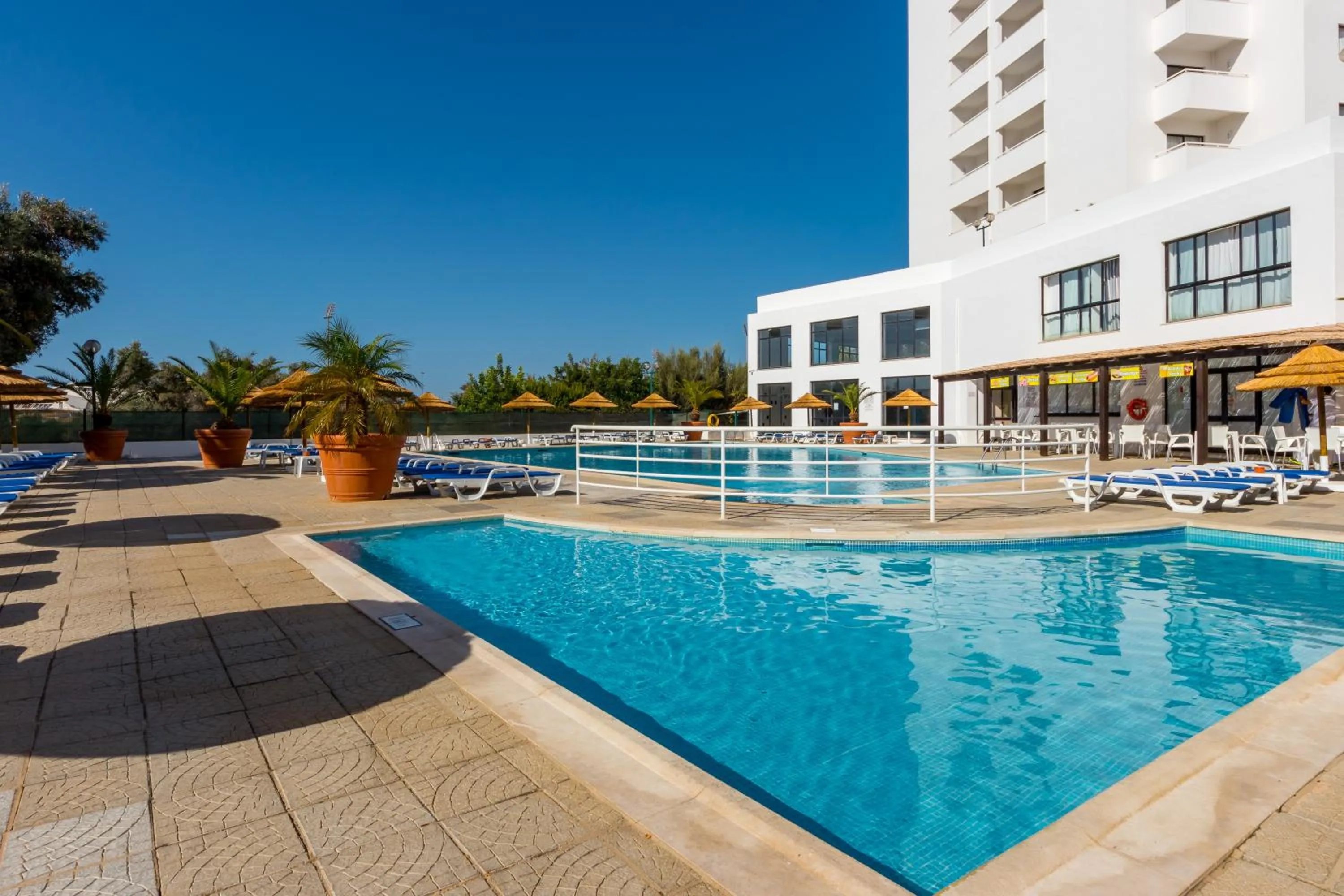 Restaurant/places to eat in Janelas do Mar Apartamentos Turisticos