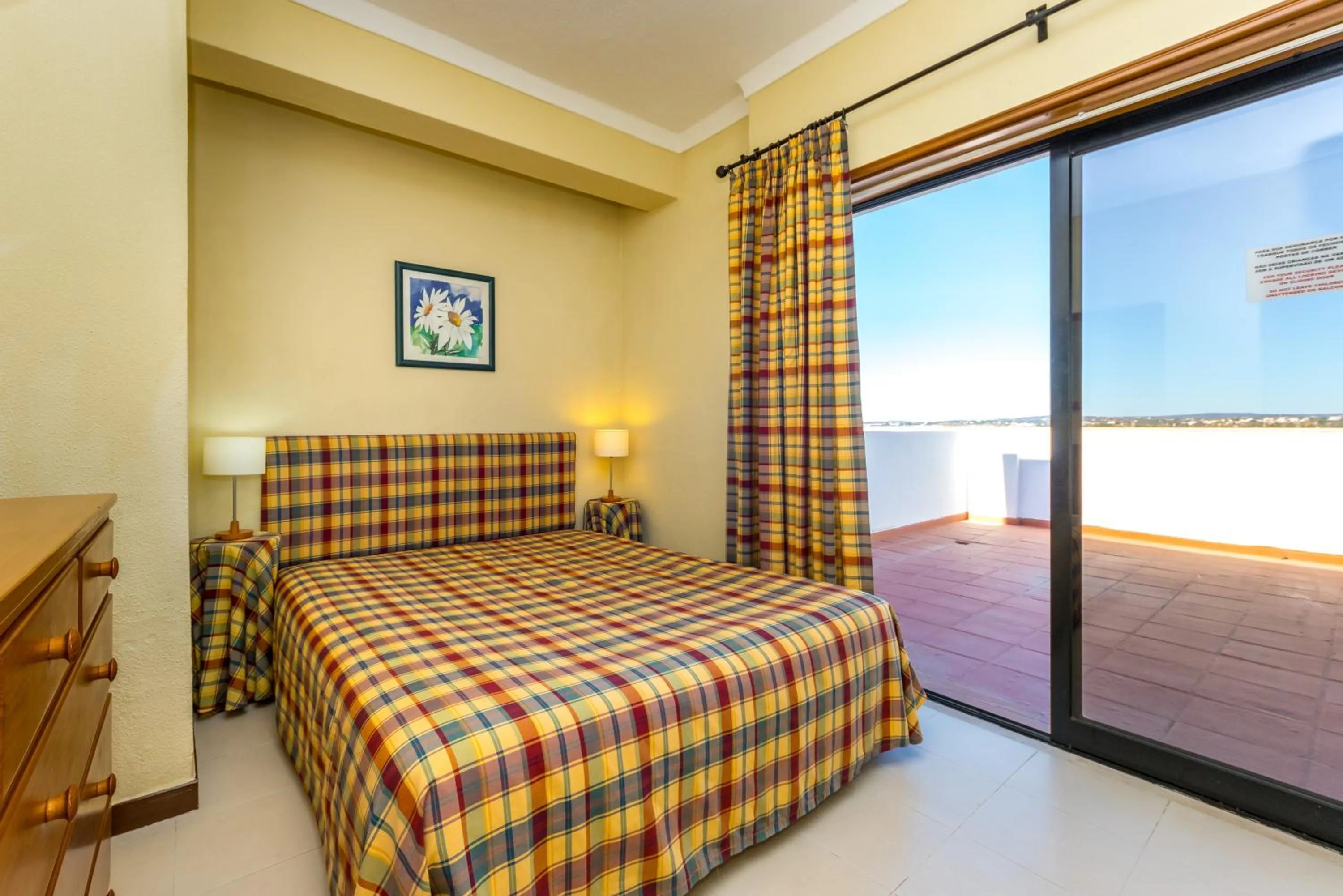 Bed in Janelas do Mar Apartamentos Turisticos