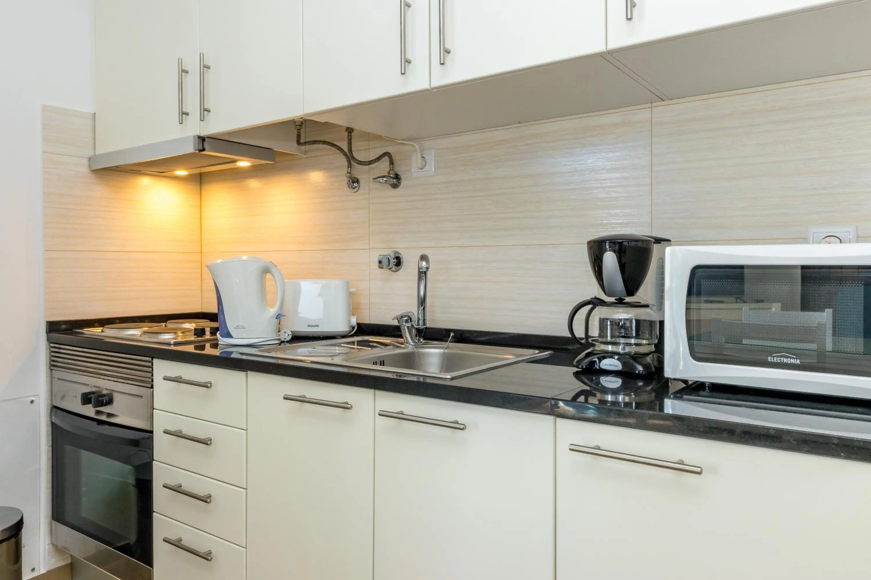 Kitchen or kitchenette in Janelas do Mar Apartamentos Turisticos