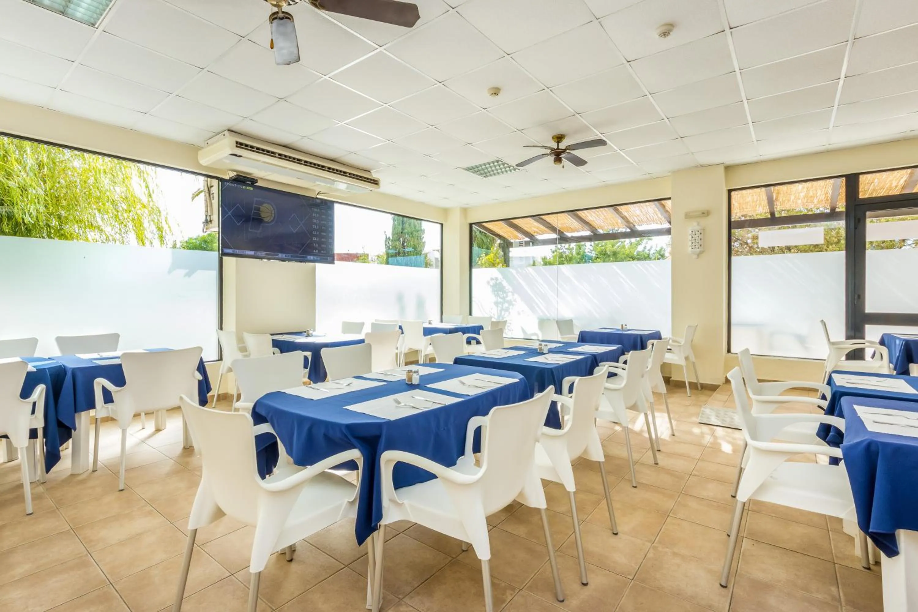 Restaurant/places to eat in Janelas do Mar Apartamentos Turisticos