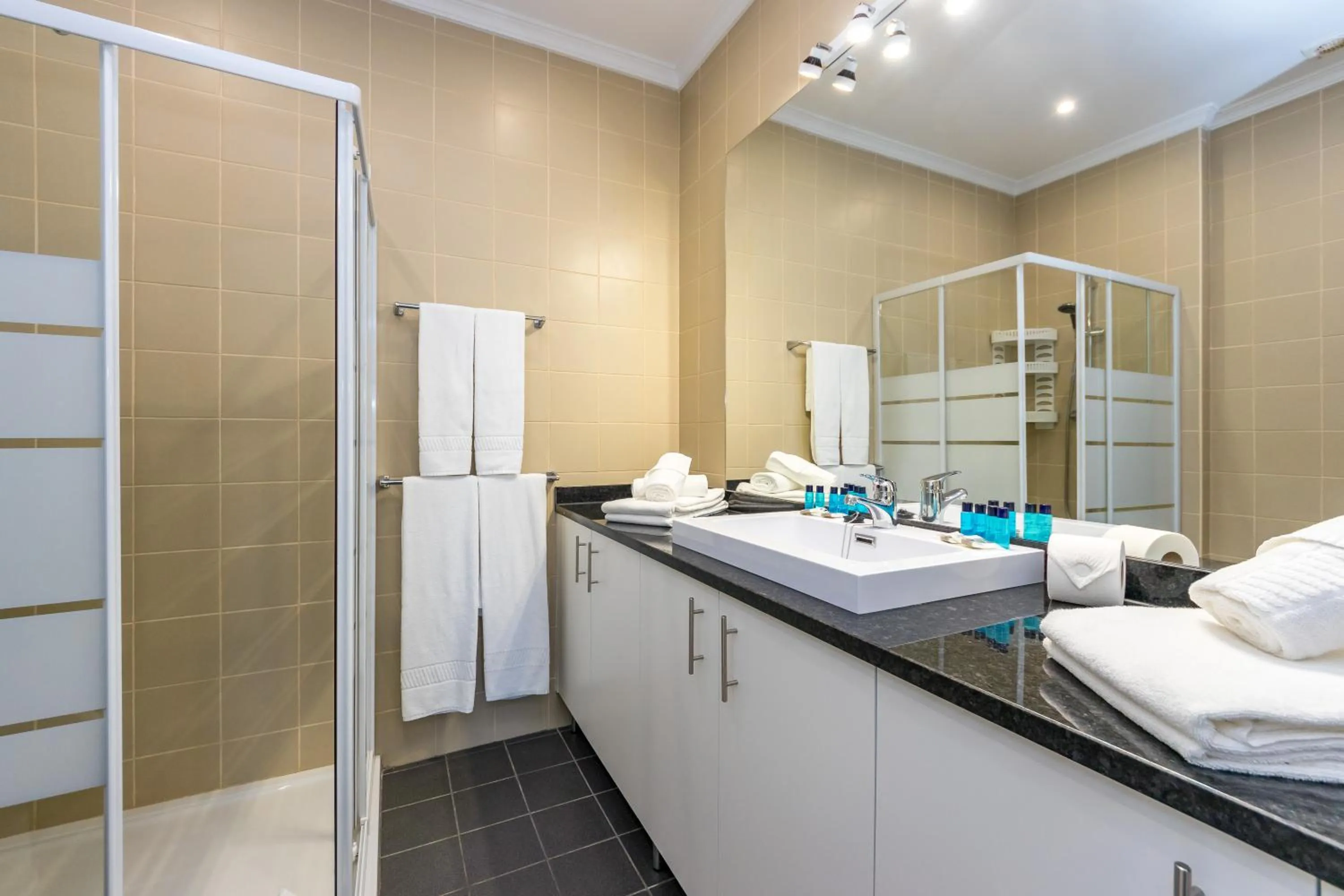 Shower in Janelas do Mar Apartamentos Turisticos