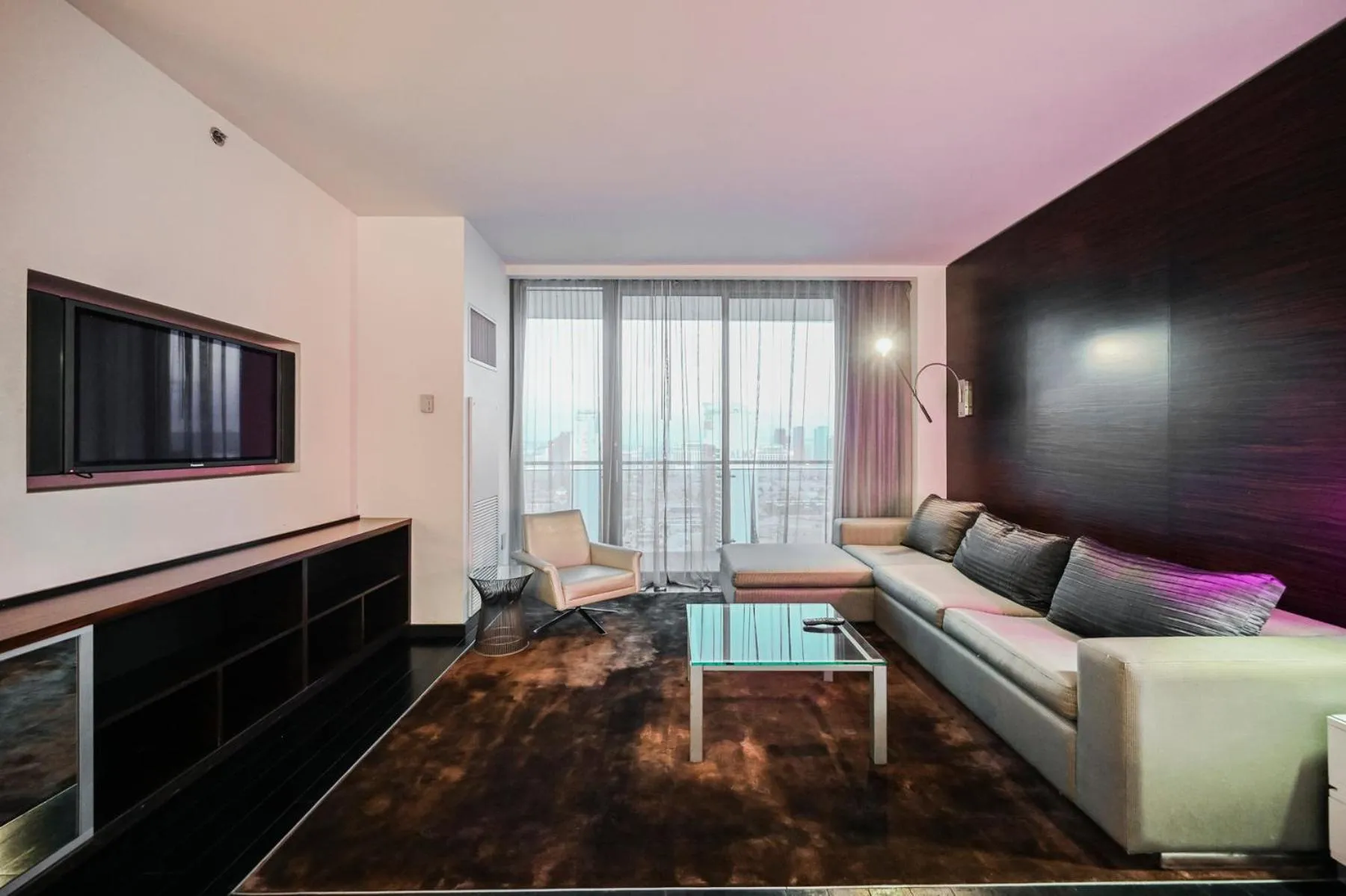 Seating area in StripViewSuites Two-Bedroom Conjoined Suite at Palms Place