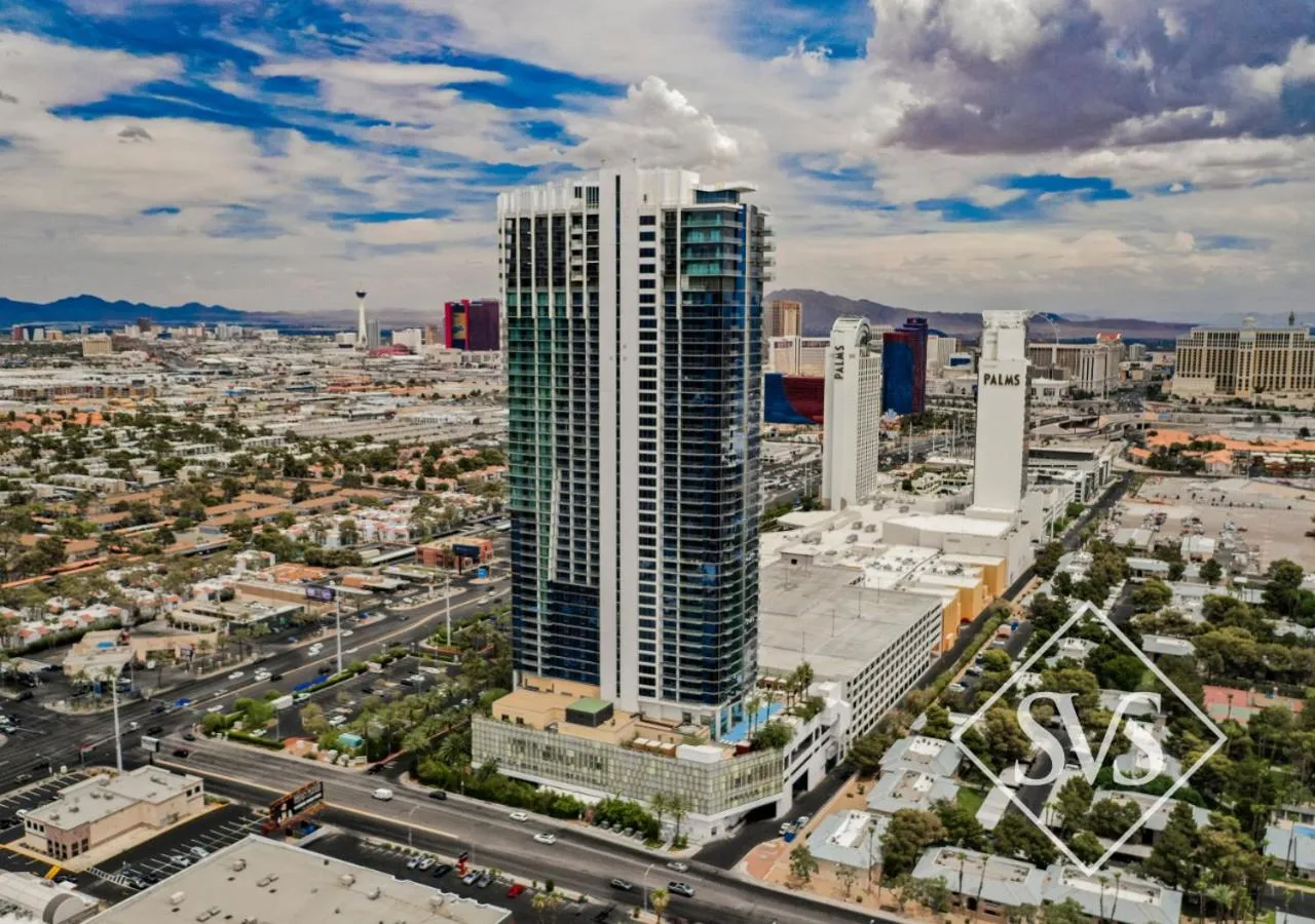 Property building in StripViewSuites Two-Bedroom Conjoined Suite at Palms Place