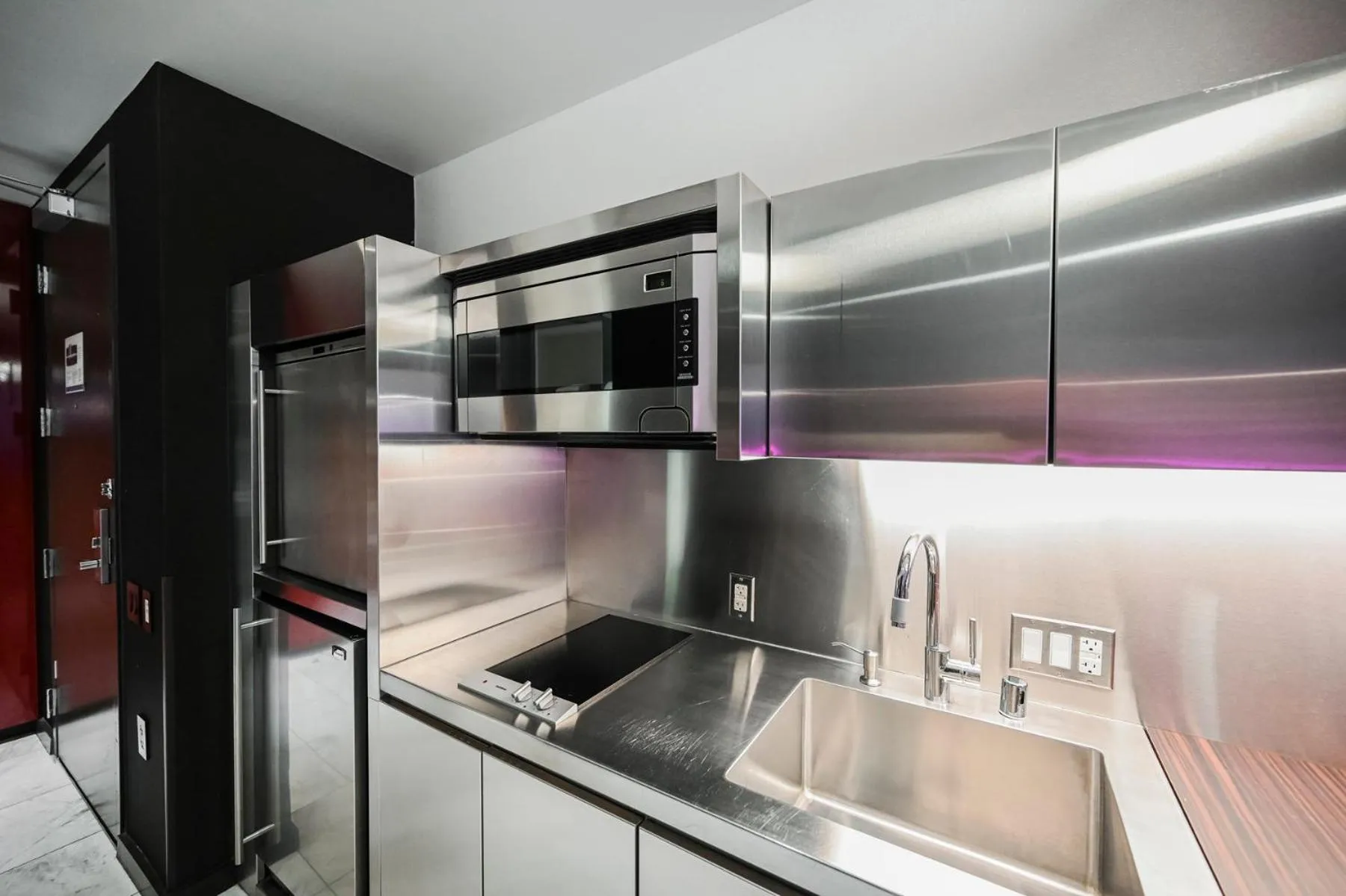 Kitchen or kitchenette in StripViewSuites Two-Bedroom Conjoined Suite at Palms Place