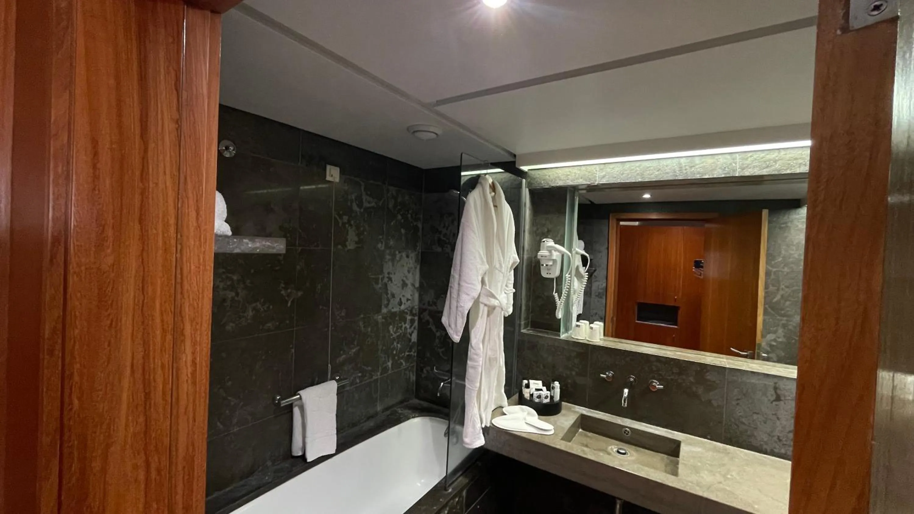 Shower in Pousada de Angra do Heroismo Castelo de S. Sebastiao