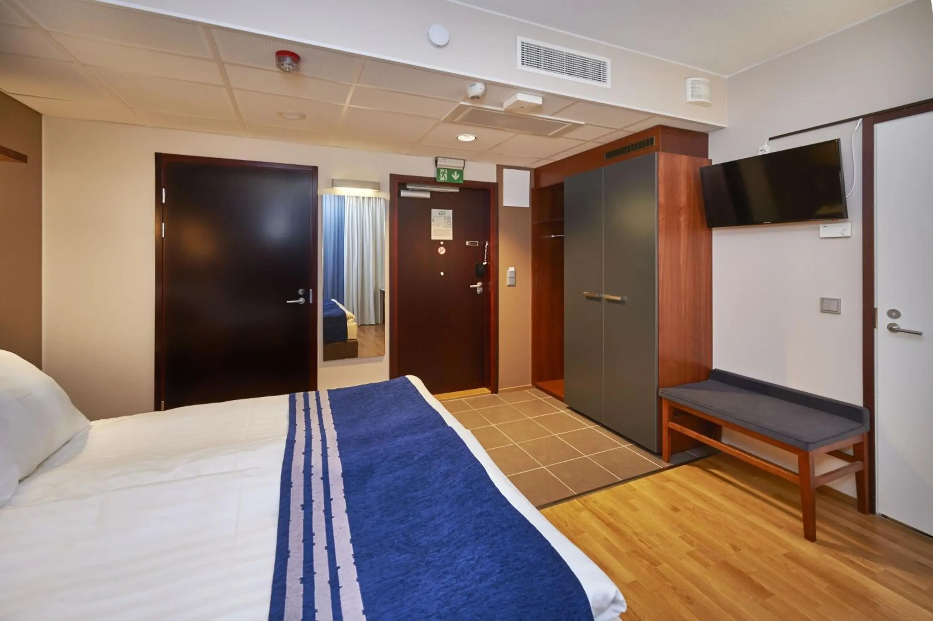 Standard Queen Room - Disability Access in Holiday Inn Tampere - Central Station by IHG Standard Queen Room - Disability Access in Holiday Inn Tampere - Central Station by IHG