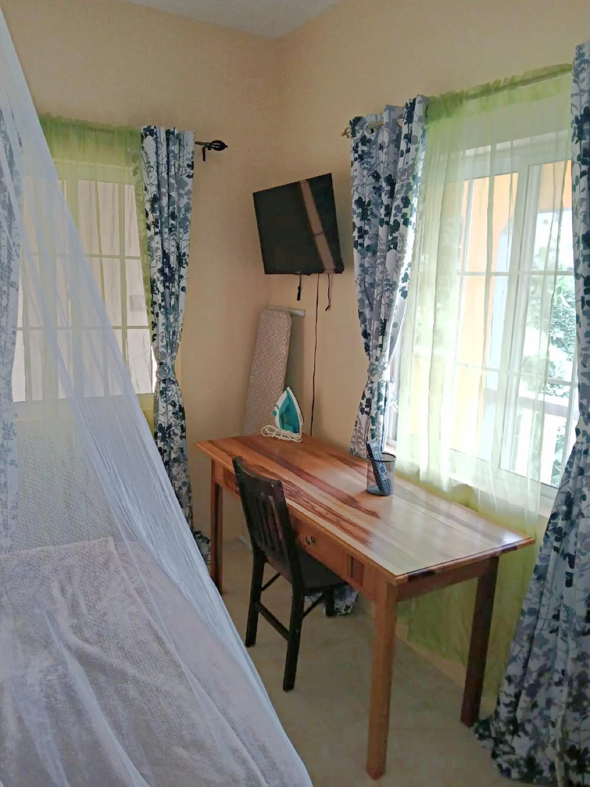 TV and multimedia, Bed in Viva Violas