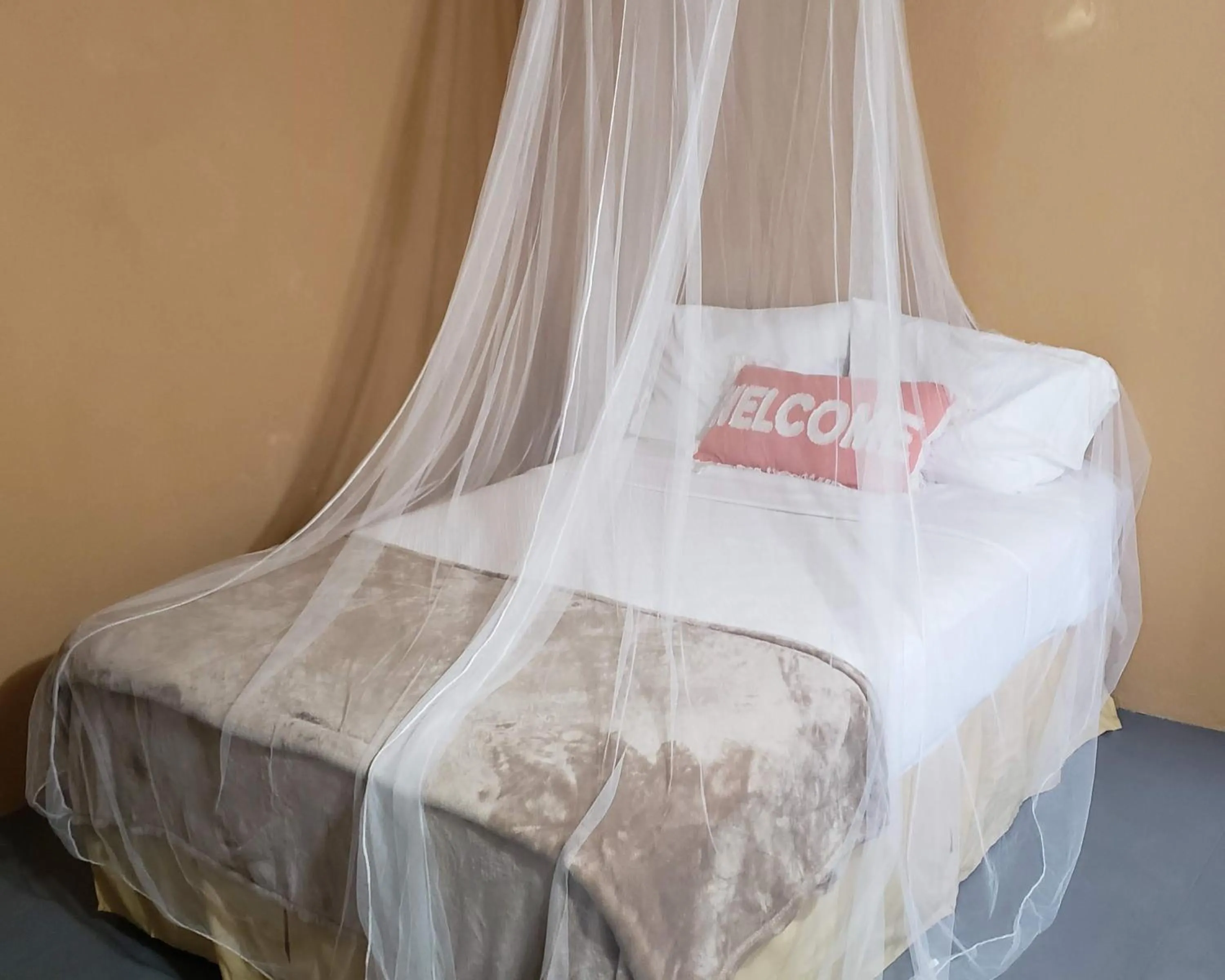 Bedroom, Bed in Viva Violas