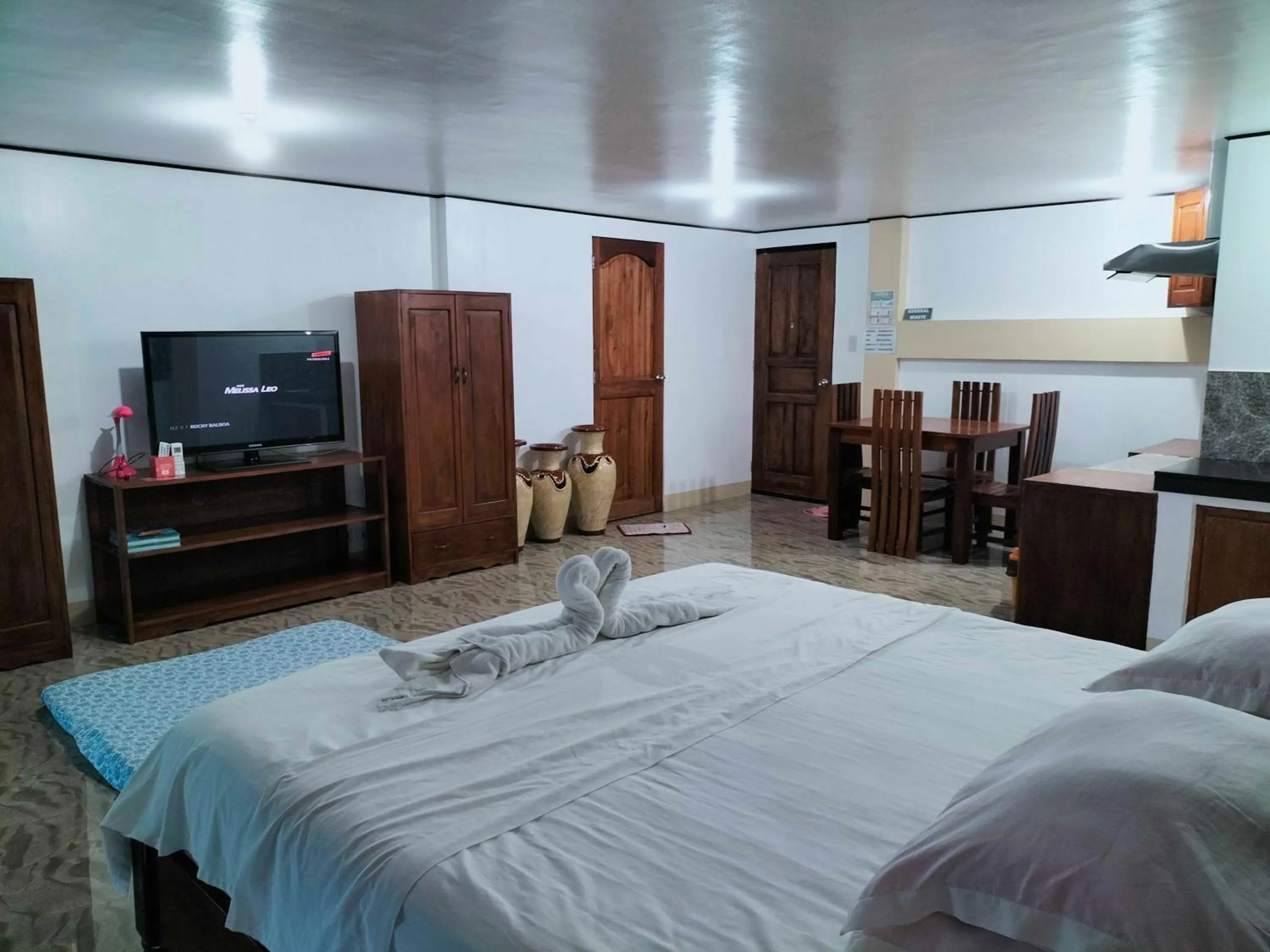 Bed in Mope Beach Resort