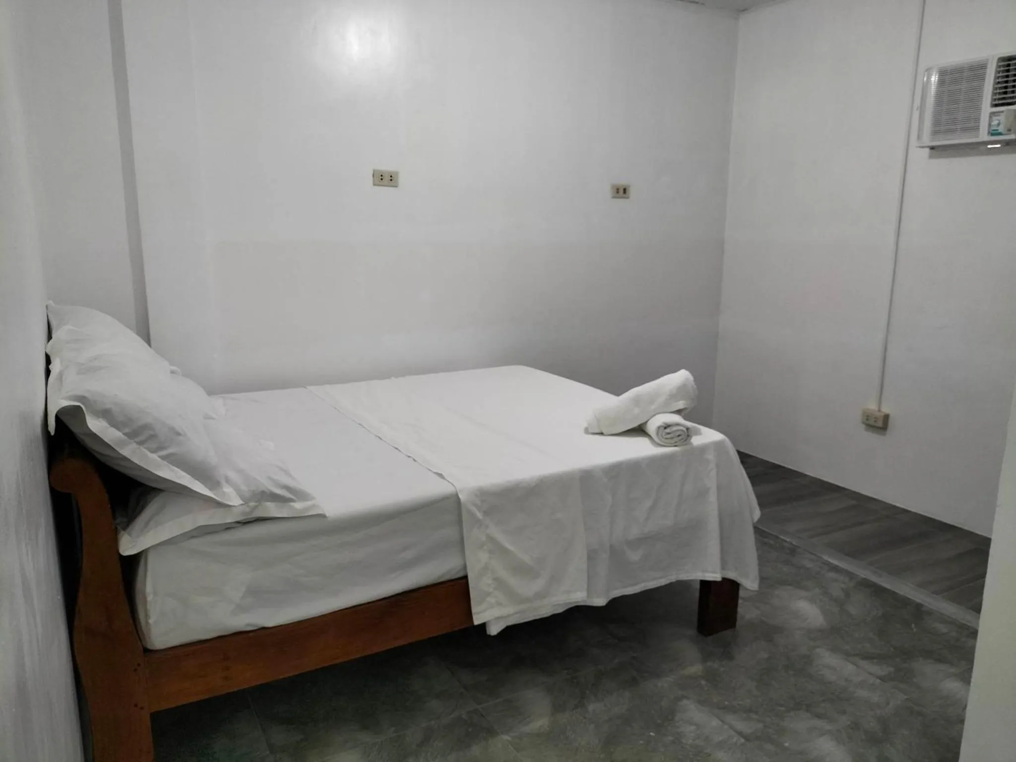 Bed in Mope Beach Resort