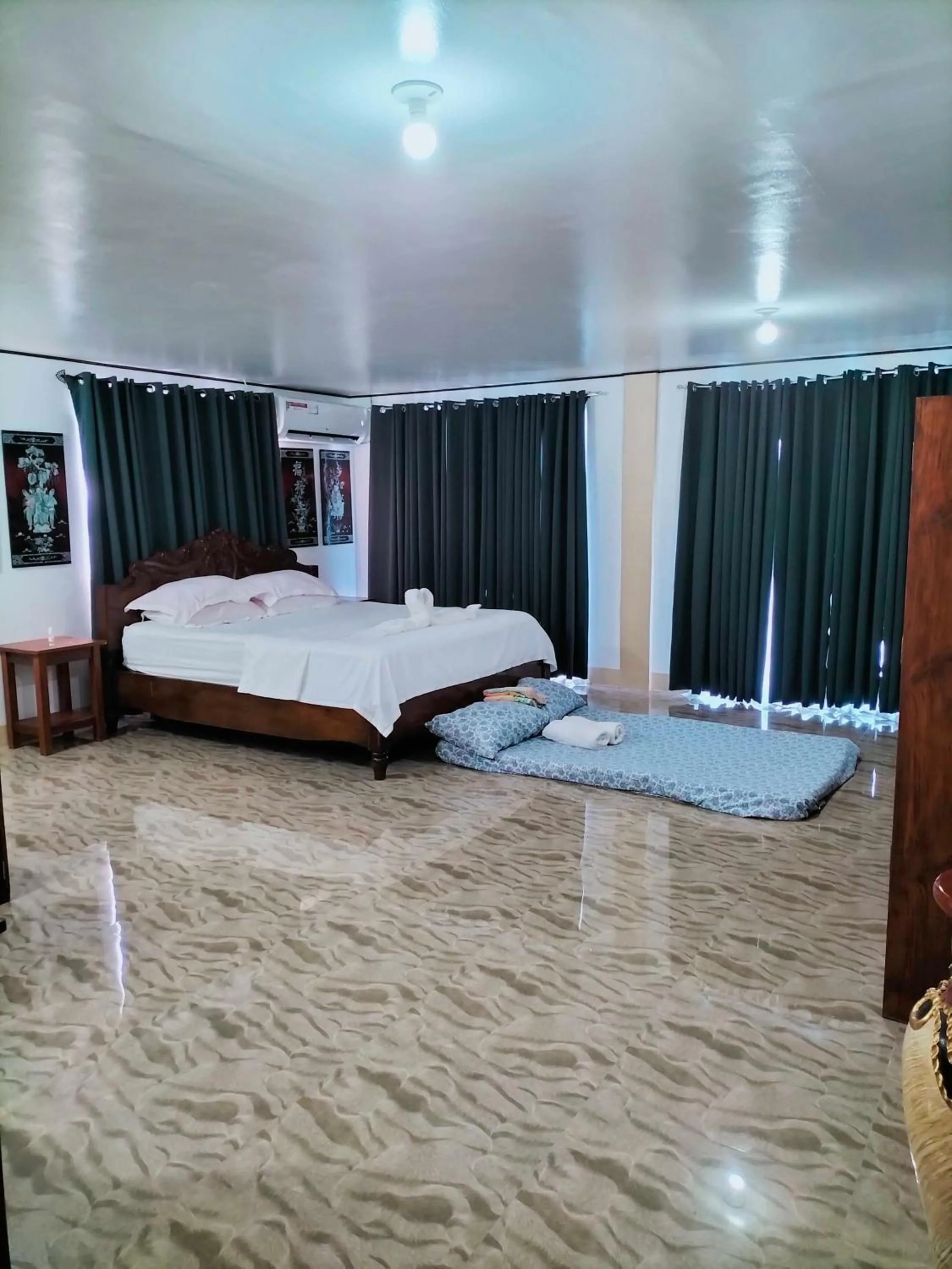 Bed in Mope Beach Resort