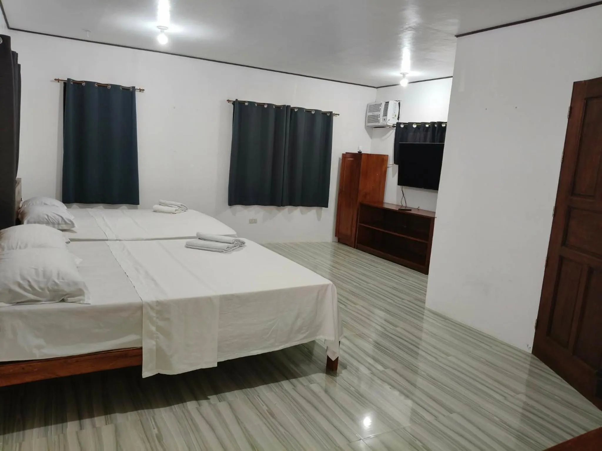 Bed in Mope Beach Resort