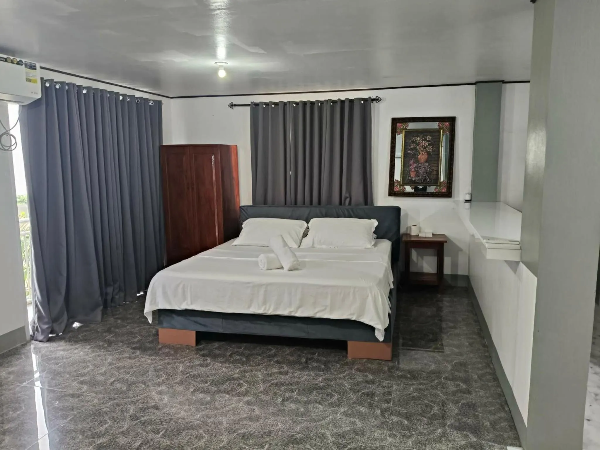 Bed in Mope Beach Resort