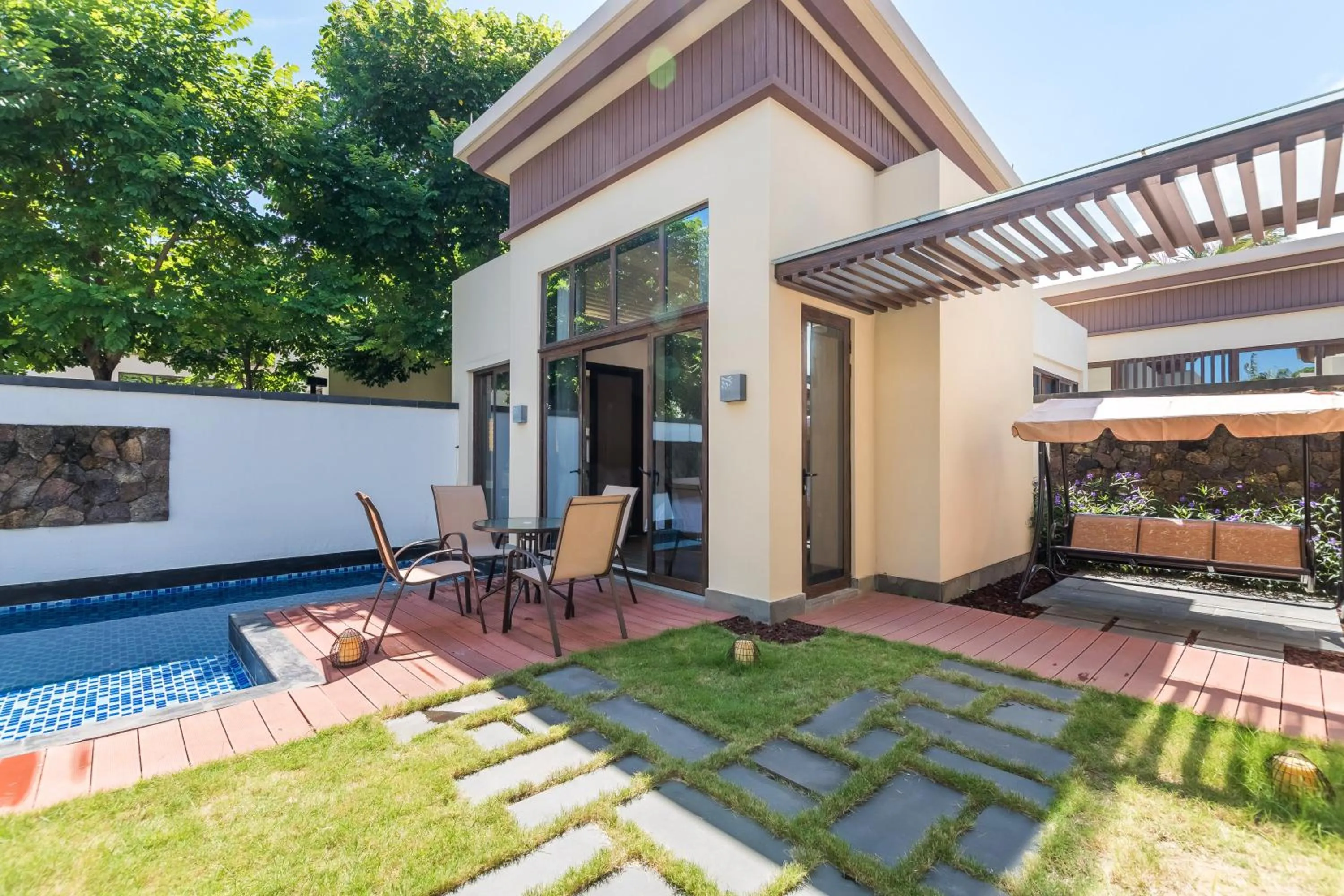 Swimming pool in Sanya Haitang Bay Mushe Villa