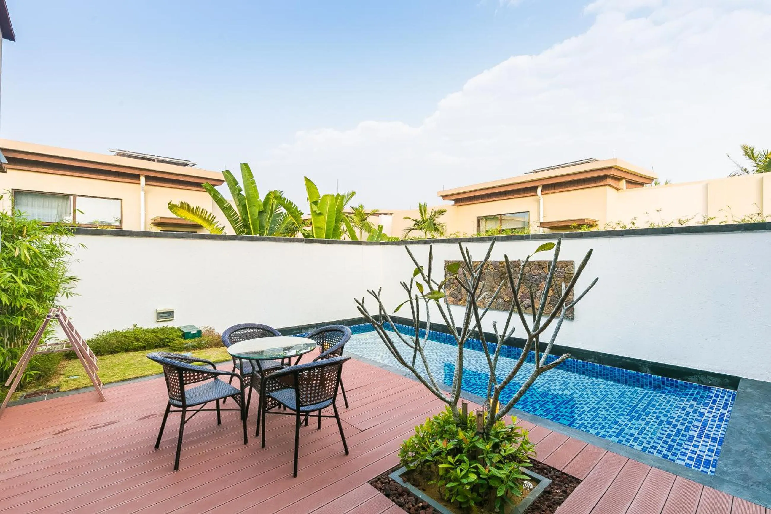Swimming pool in Sanya Haitang Bay Mushe Villa