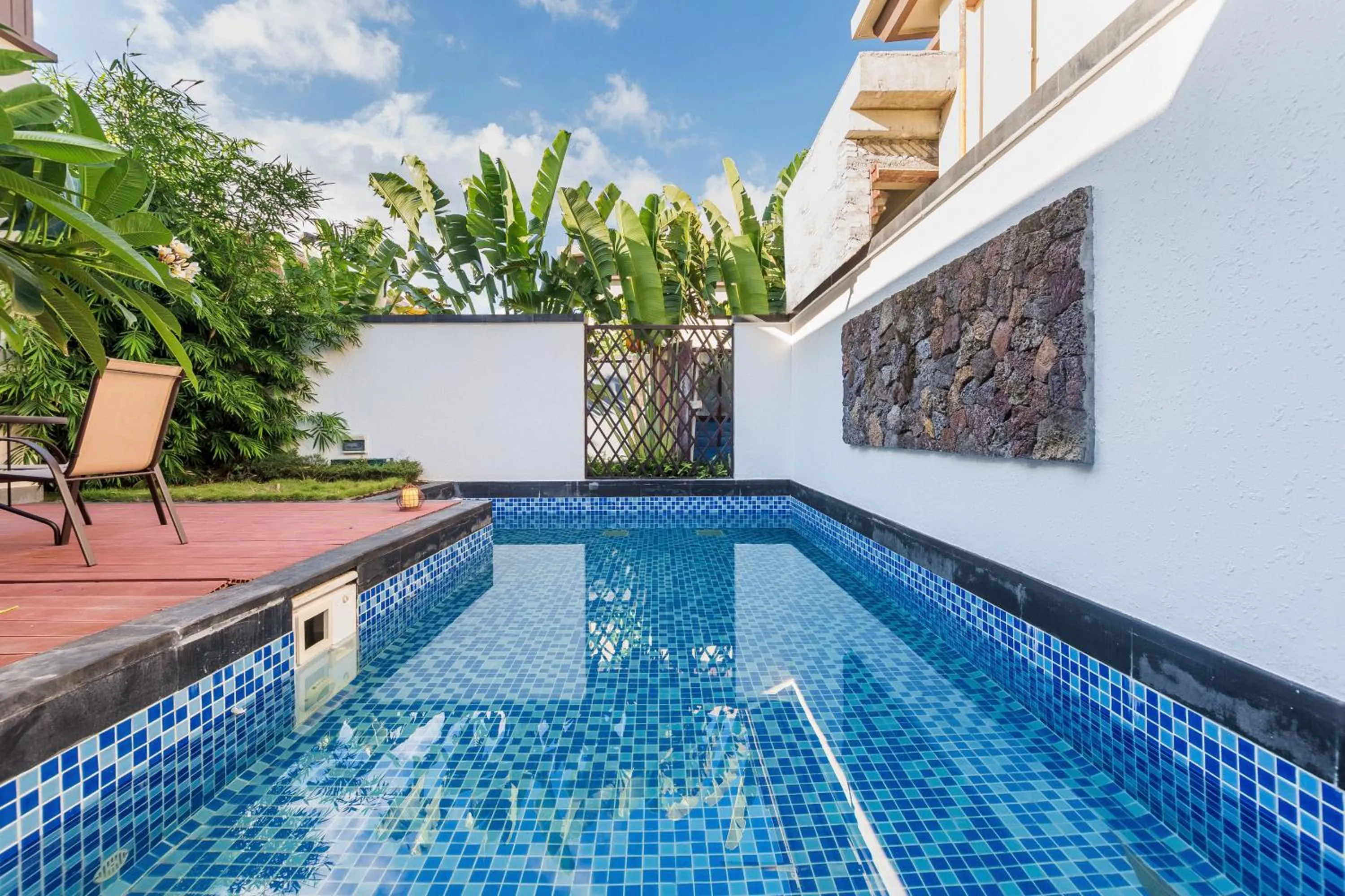 Swimming pool in Sanya Haitang Bay Mushe Villa