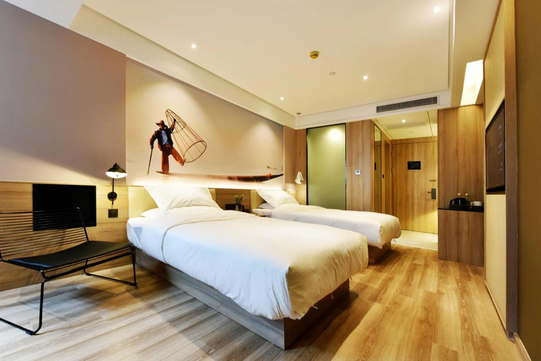 Photo of the whole room, Bed in Urban Rosa Cafe&Inn