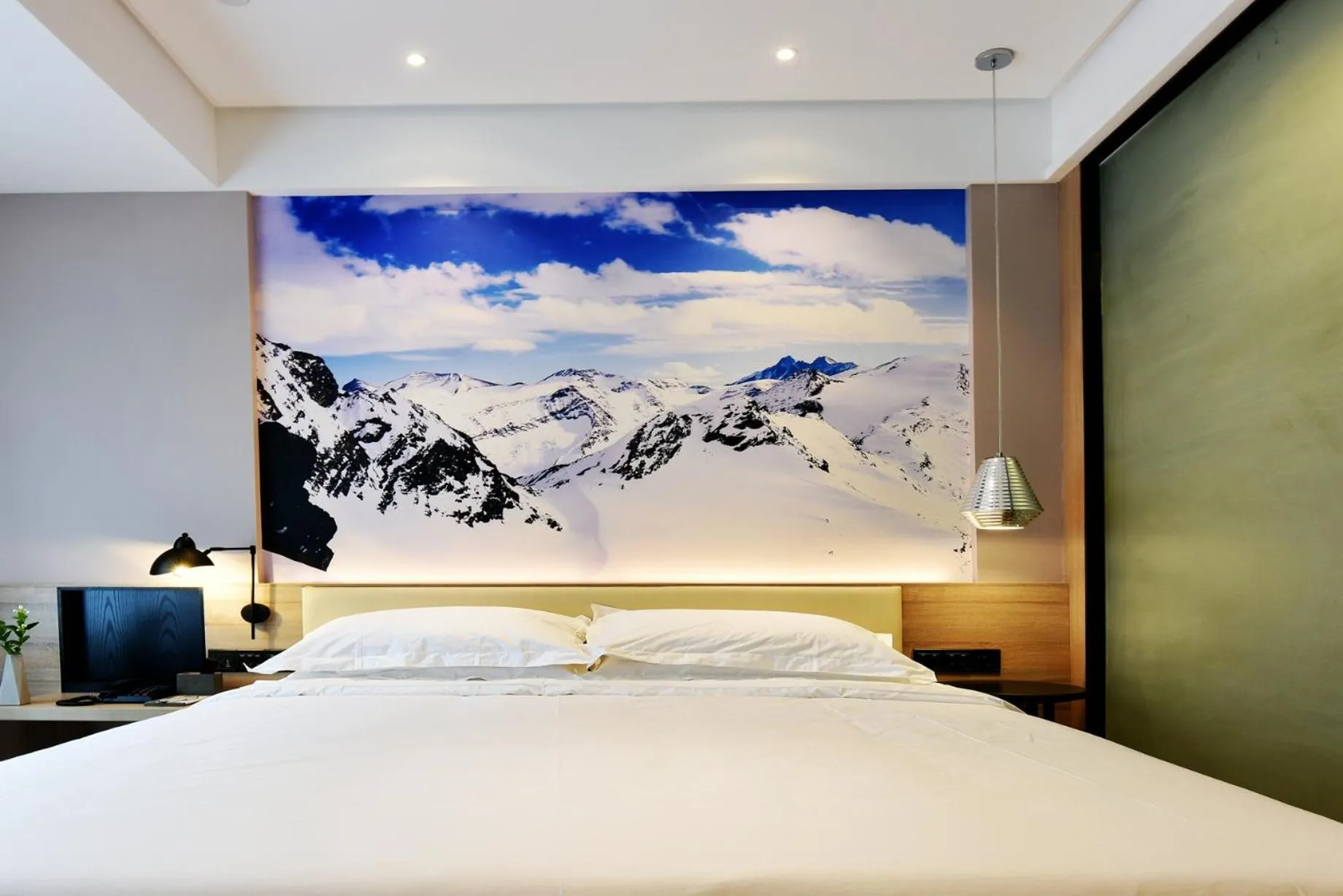 Photo of the whole room, Bed in Urban Rosa Cafe&Inn